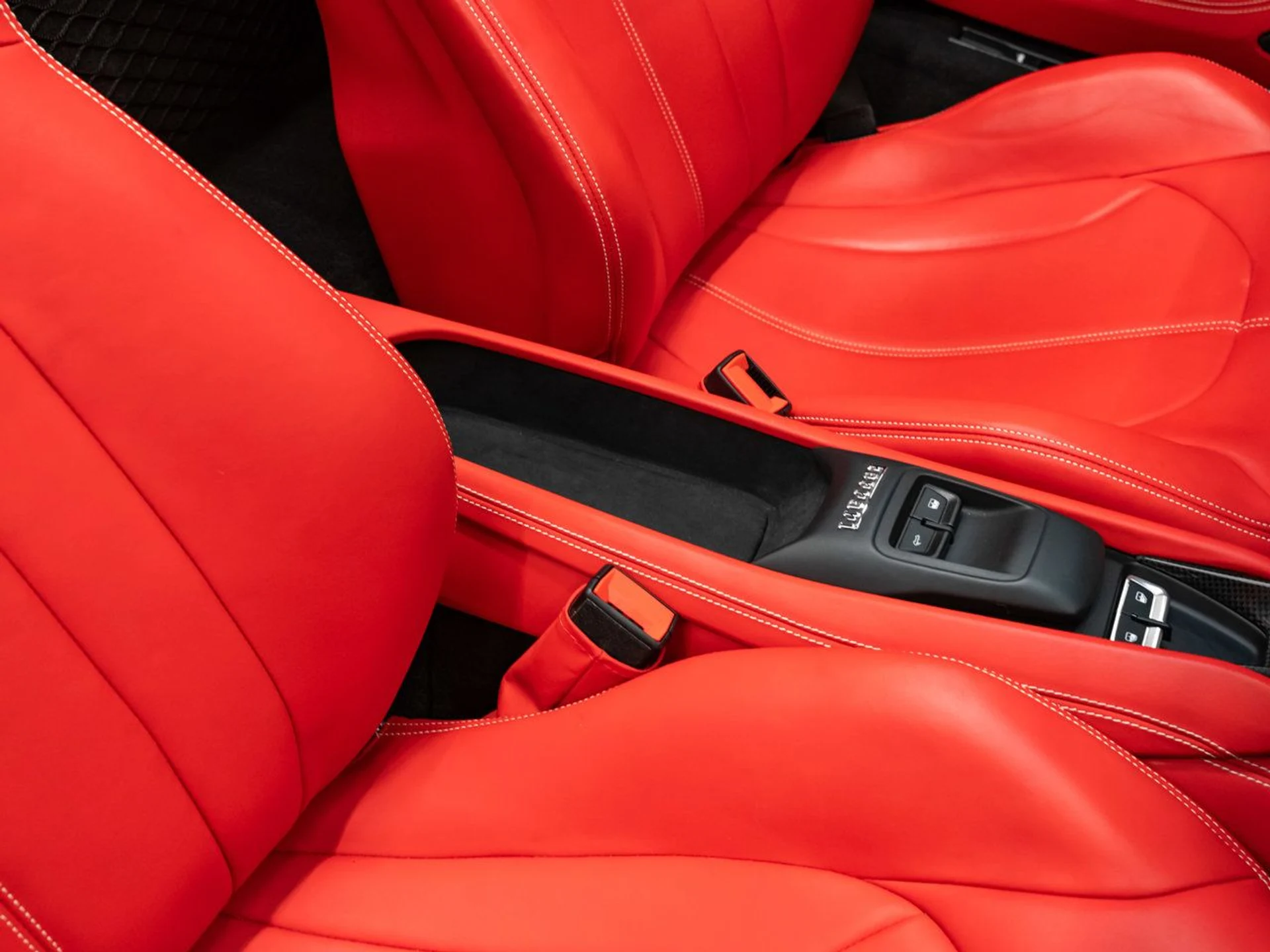 mph115_2917409780_ferrari_f8_spider_2021_4eae913c87