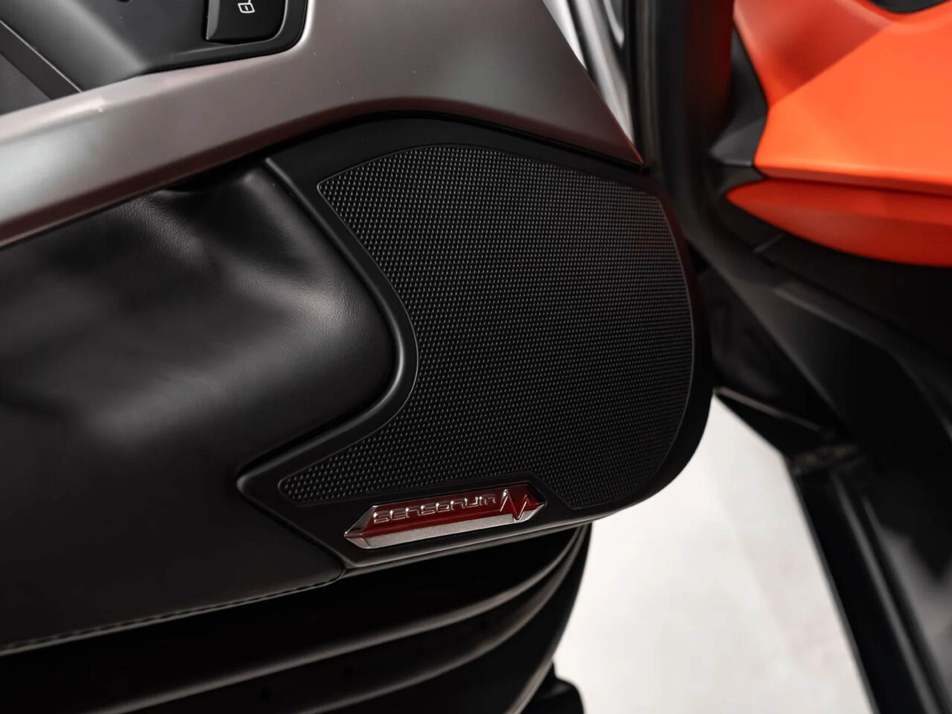 mph115_3926317073_lamborghini_aventador_2015_f5cbb1ee3b