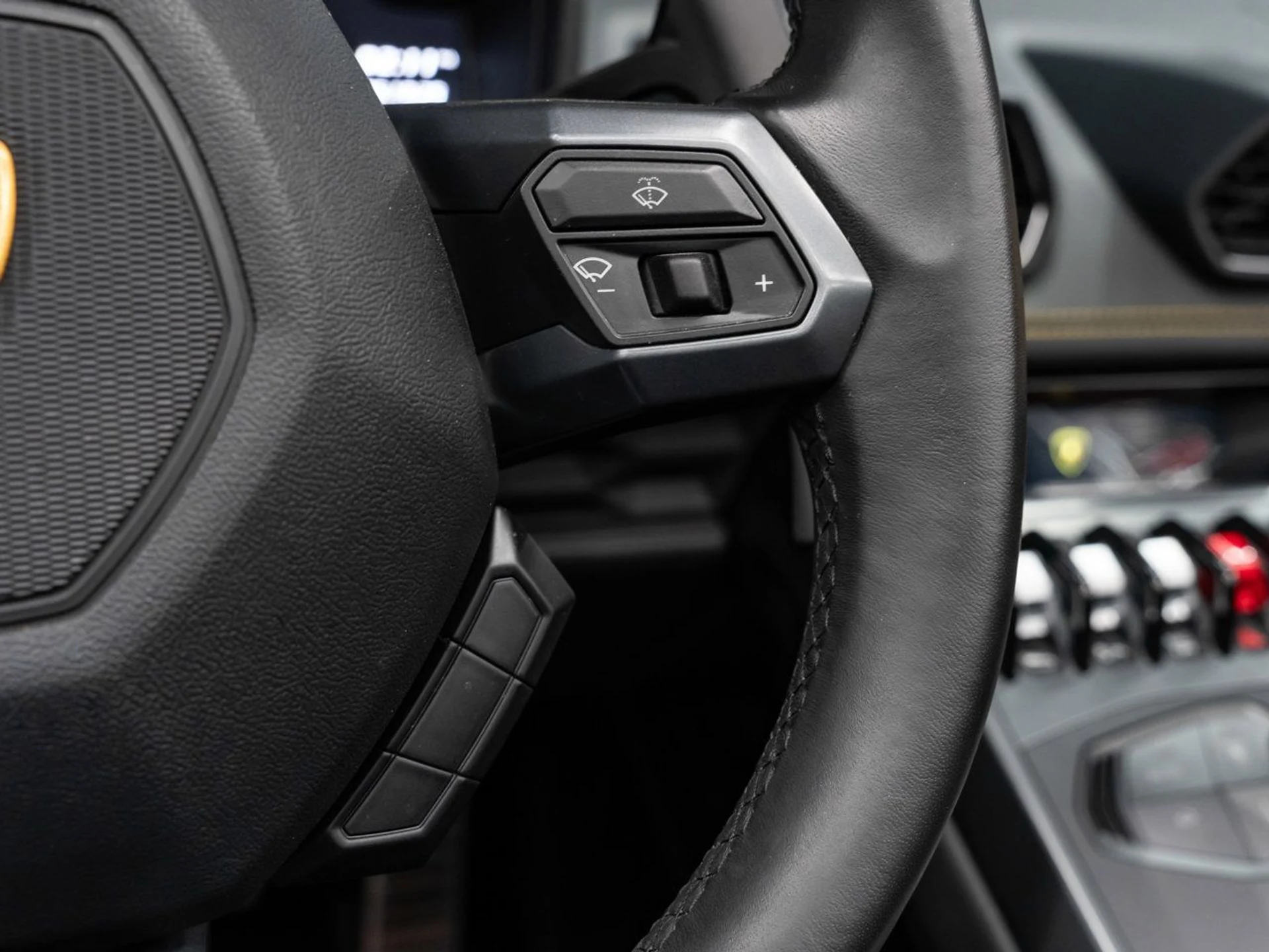 mph115_4196077178_lamborghini_huracan_2017_7b10198bdb