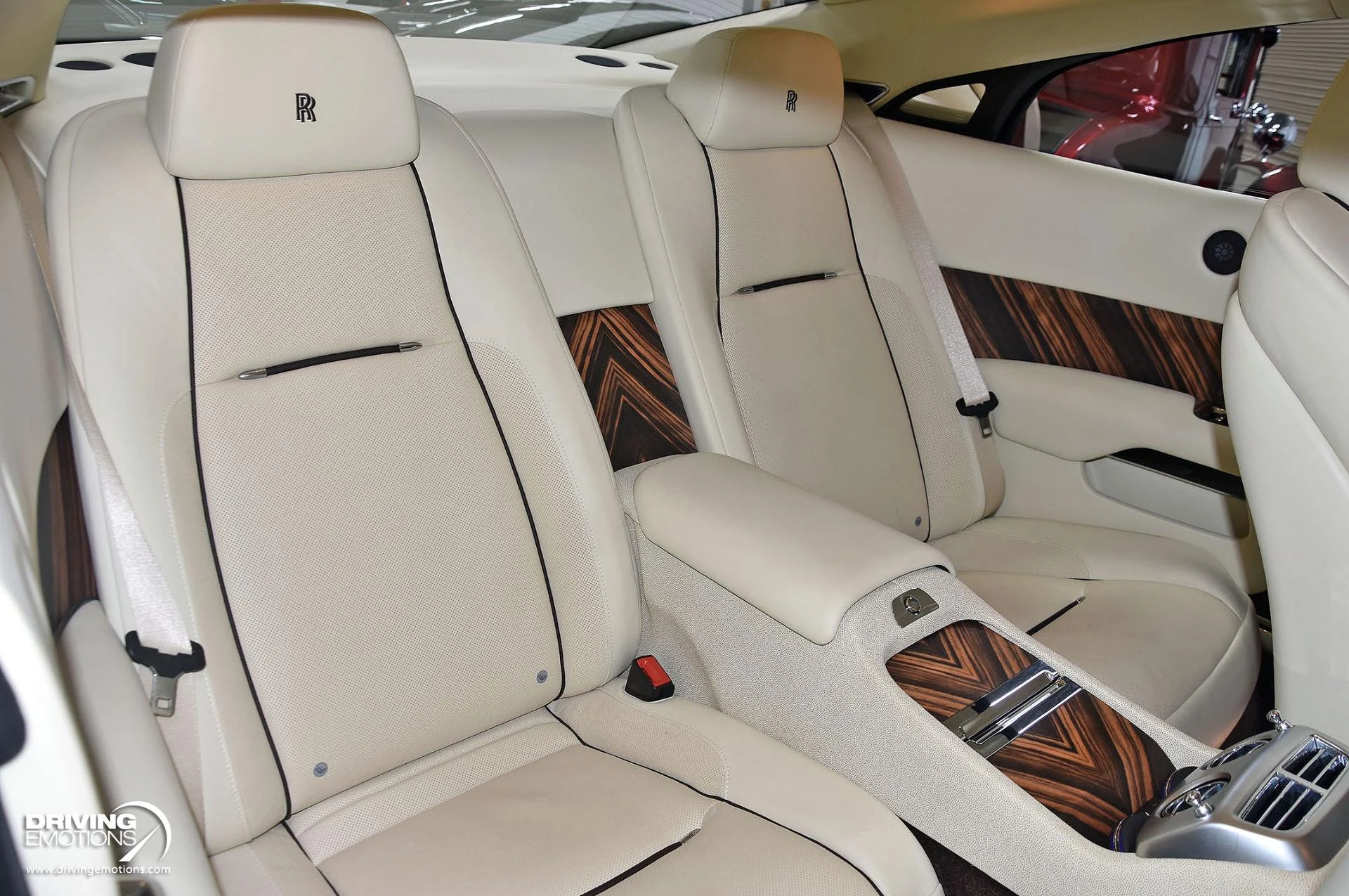 mph115_677096177_883_p116_l_0b83347b21