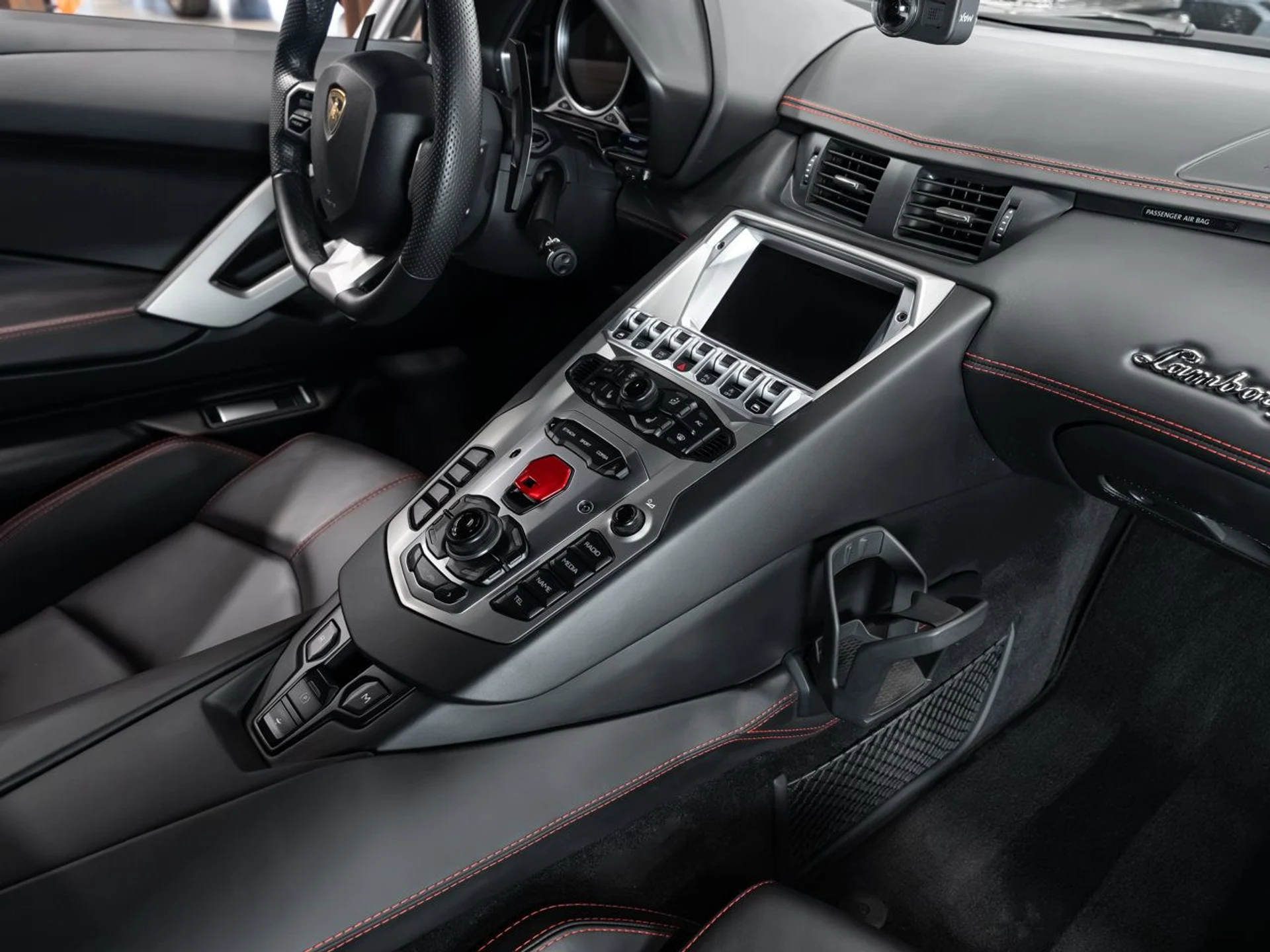mph115_821299493_lamborghini_aventador_2017_0cc2383510