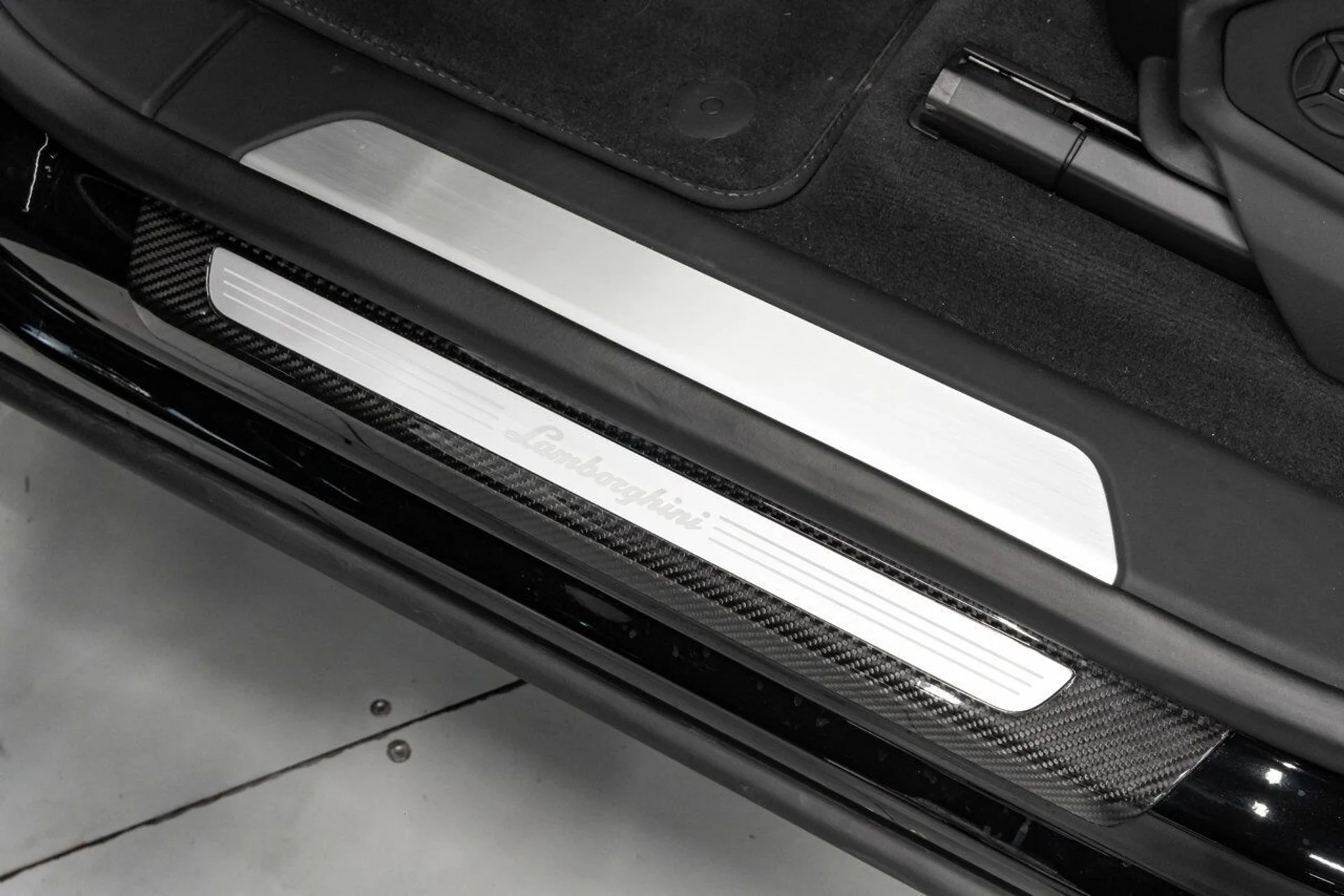 mph116_2511578763_lamborghini_urus_2023_36dec8ed43