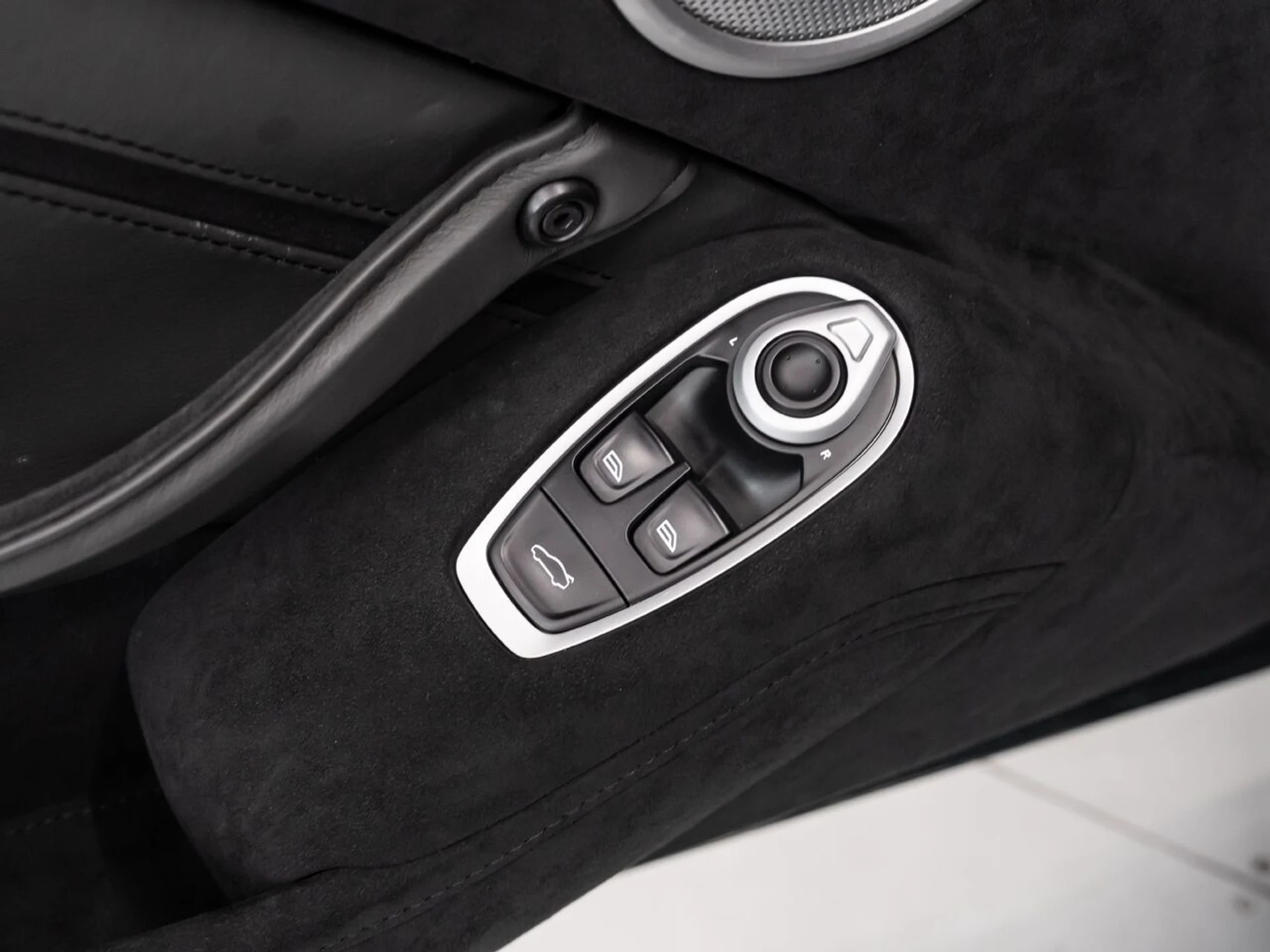 mph116_2687864844_aston_martin_vantage_2020_438a6664c1