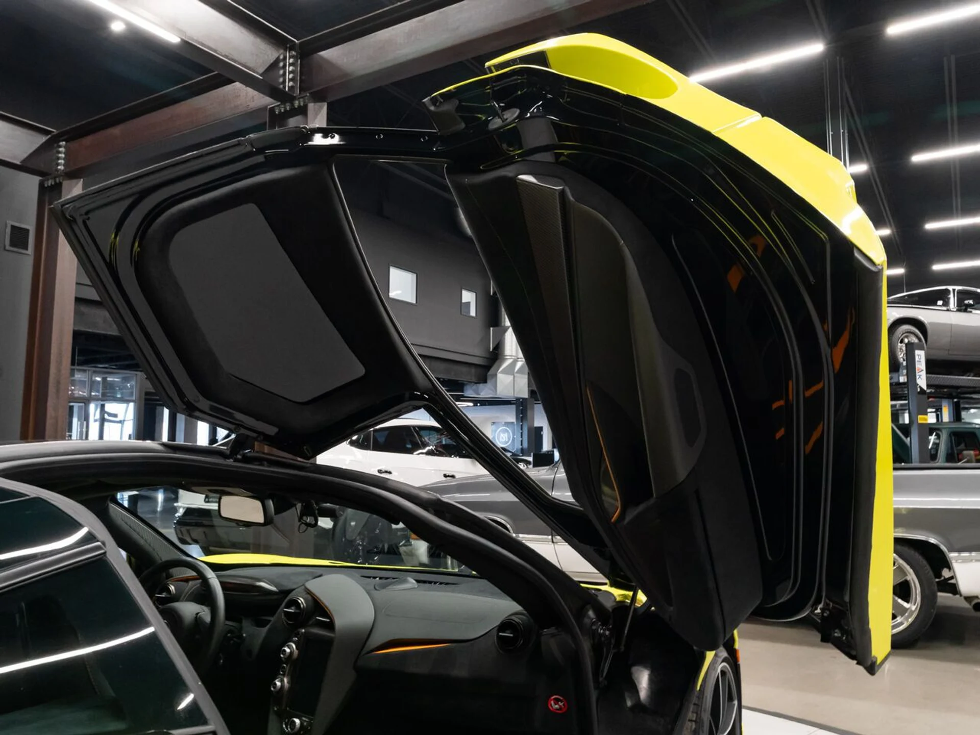 mph116_2712319983_mclaren_720s_2018_b315f1a66a