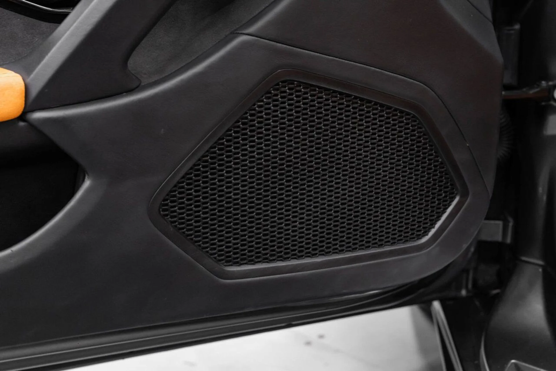 mph117_206237896_lamborghini_huracan_2016_a6dcb5ee17