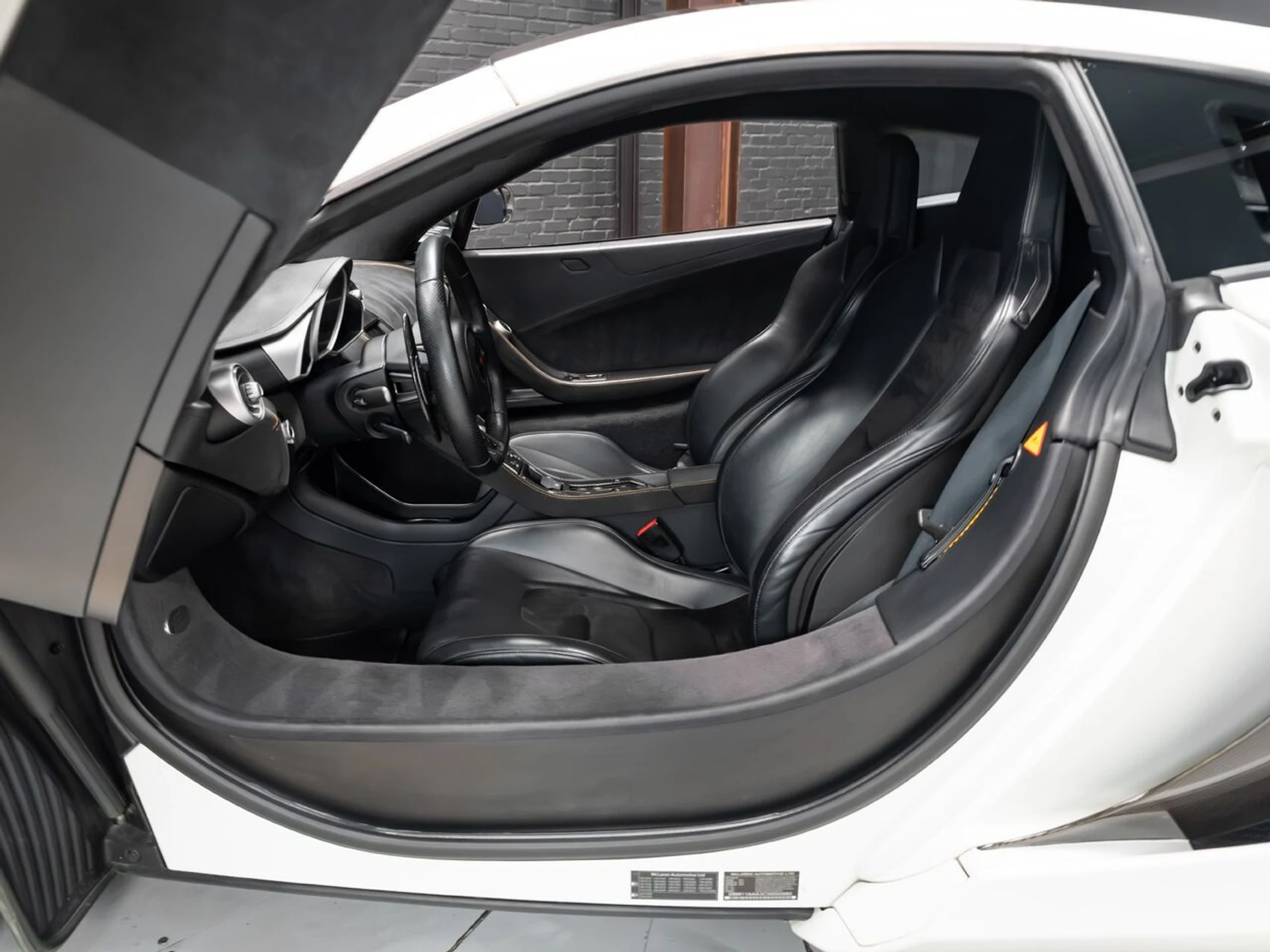 mph117_2106510042_mclaren_mp4_12c_2012_8a41f7490a