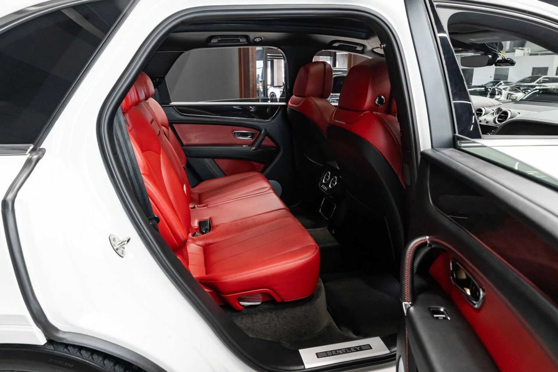 mph117_2112781440_bentley_bentayga_2019_57822787bb