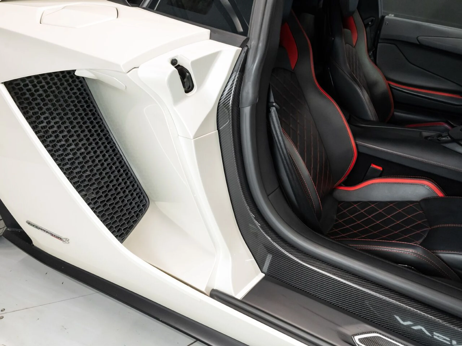 mph117_3279509141_lamborghini_aventador_2017_d7a4d66401
