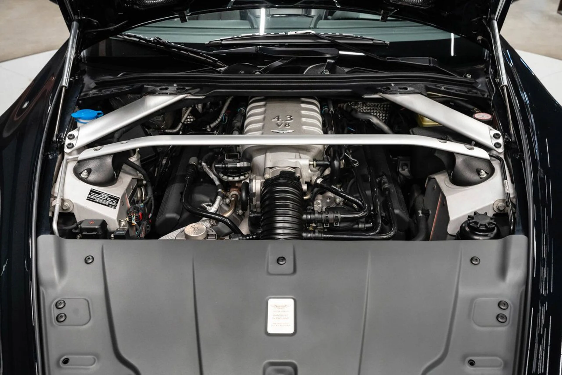mph117_3510704257_aston_martin_vantage_2008_7cc6a91672