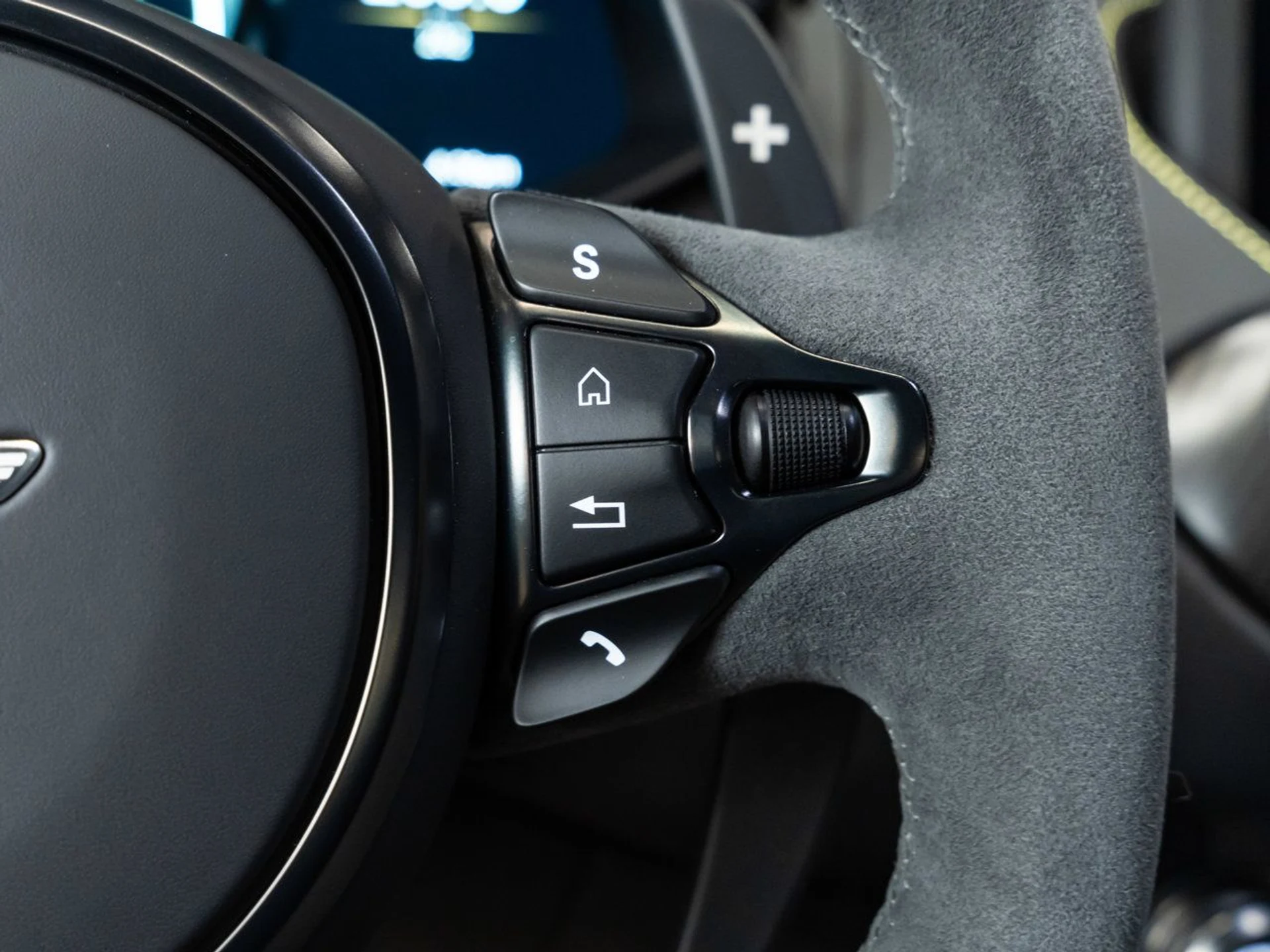 mph117_3868058779_aston_martin_vantage_2023_5f9a92777a