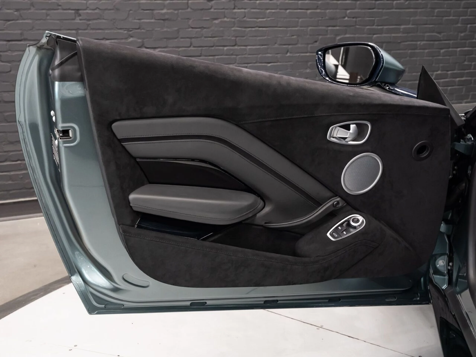 mph118_1027497119_aston_martin_vantage_2020_e9d1dc4880