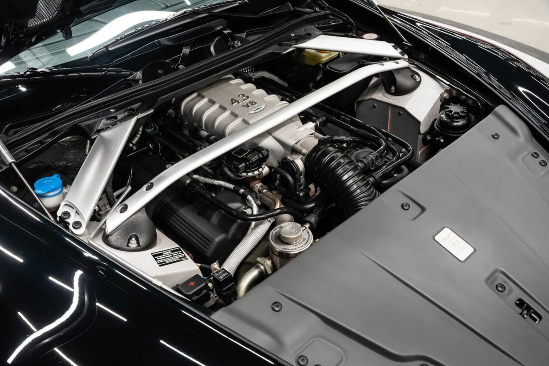 mph118_1786059798_aston_martin_vantage_2008_b0ded86337