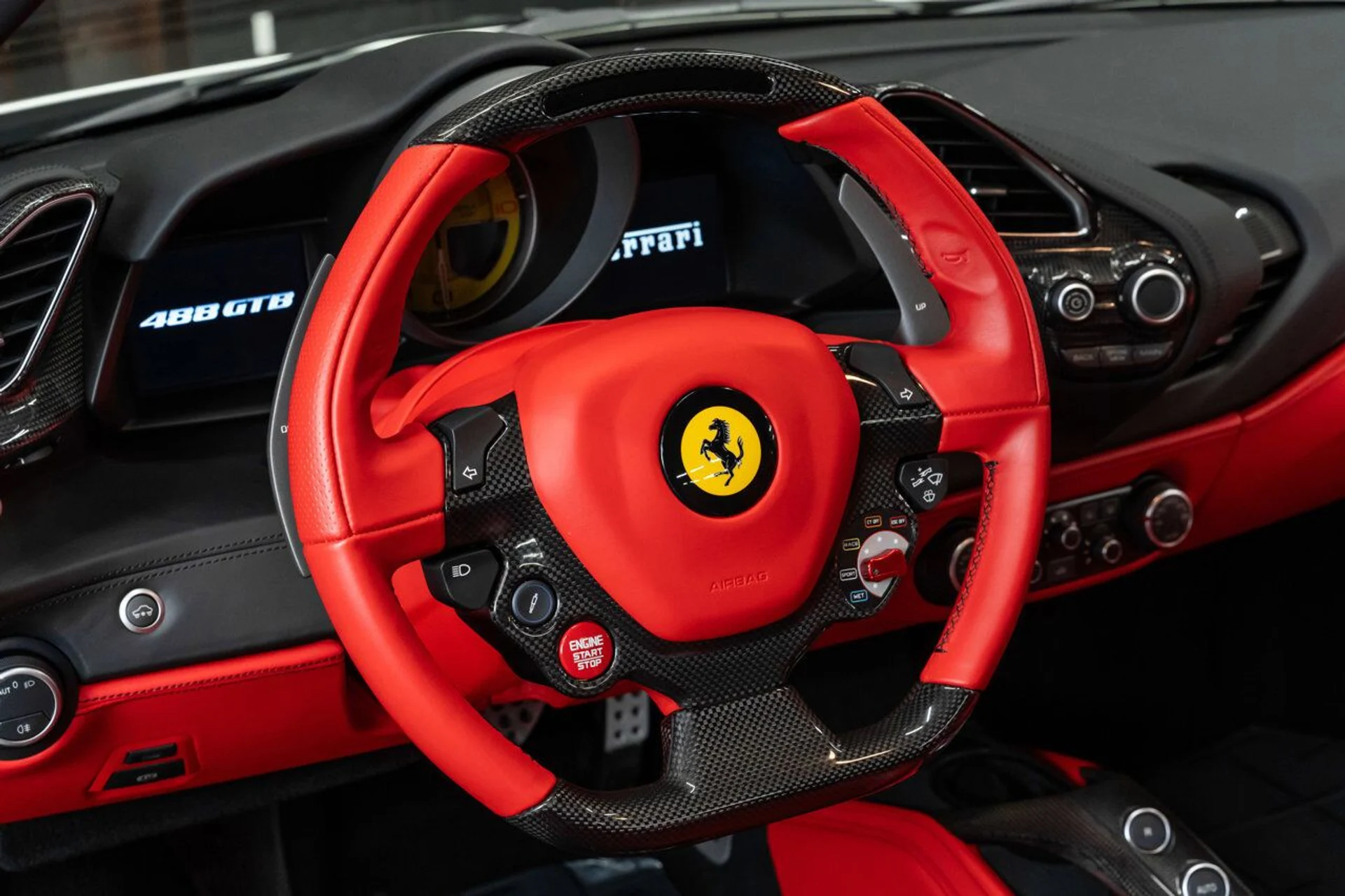 mph118_3388532951_ferrari_488_gtb_2018_0009e59881