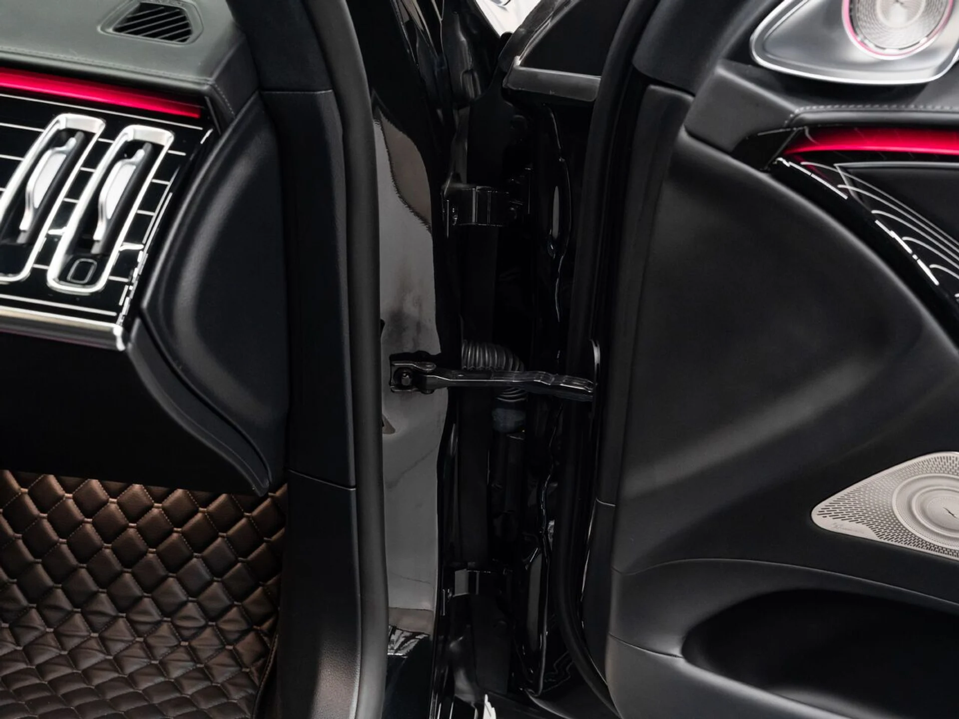 mph118_612593356_mercedes_benz_s_class_2023_441e65f56b