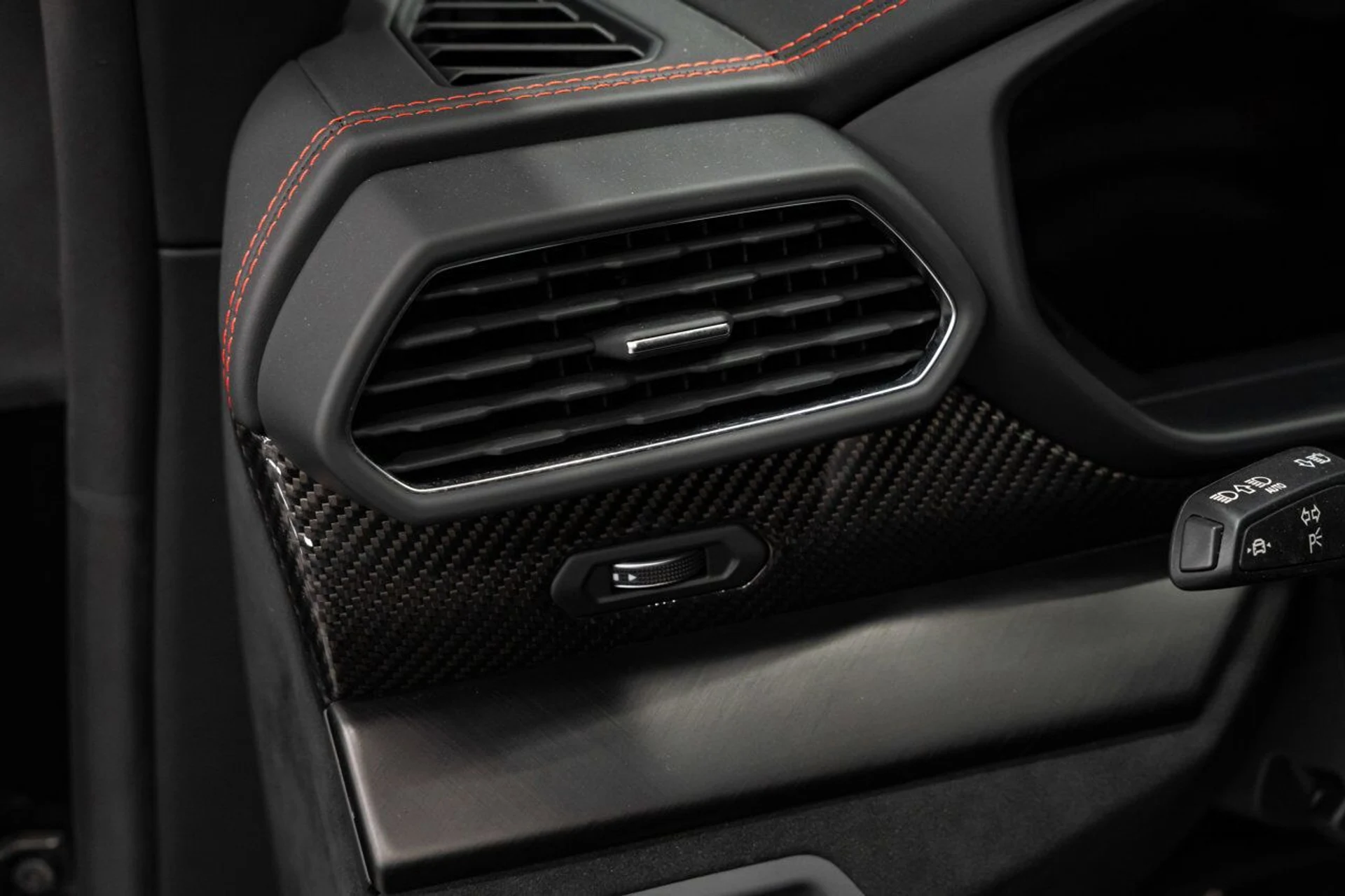 mph119_1068563399_lamborghini_urus_2023_c5698d4390