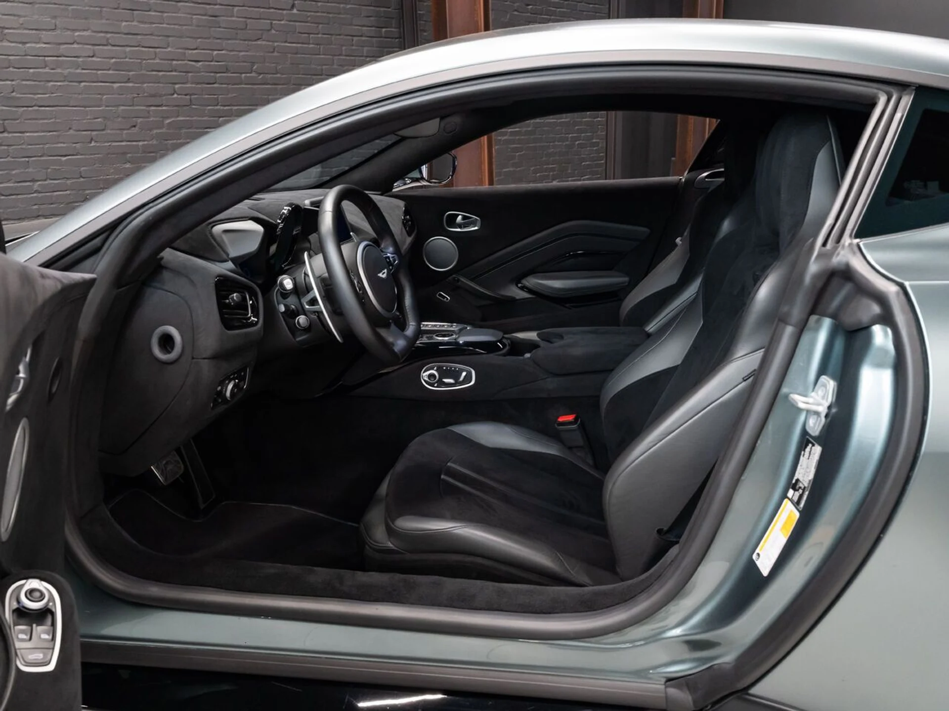 mph120_2199591230_aston_martin_vantage_2020_0c3fbe3836