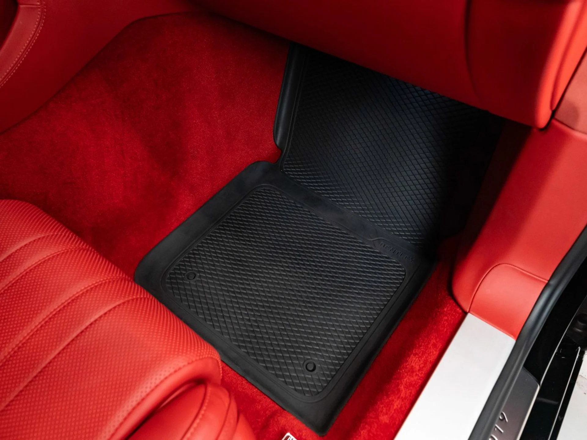 mph120_2561616807_bentley_continental_2020_5a4497187b