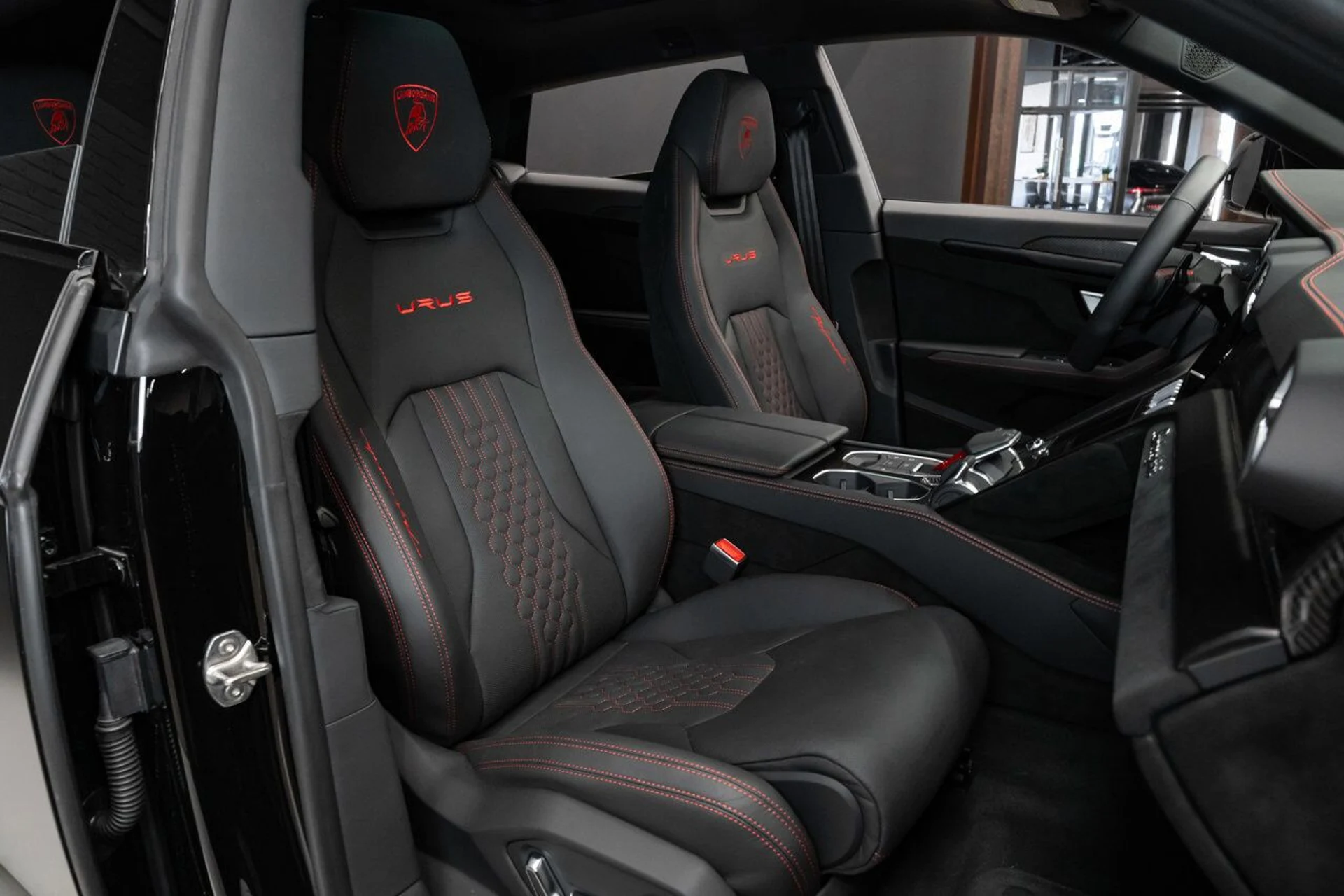 mph120_2997388887_lamborghini_urus_2023_def2c7ca81