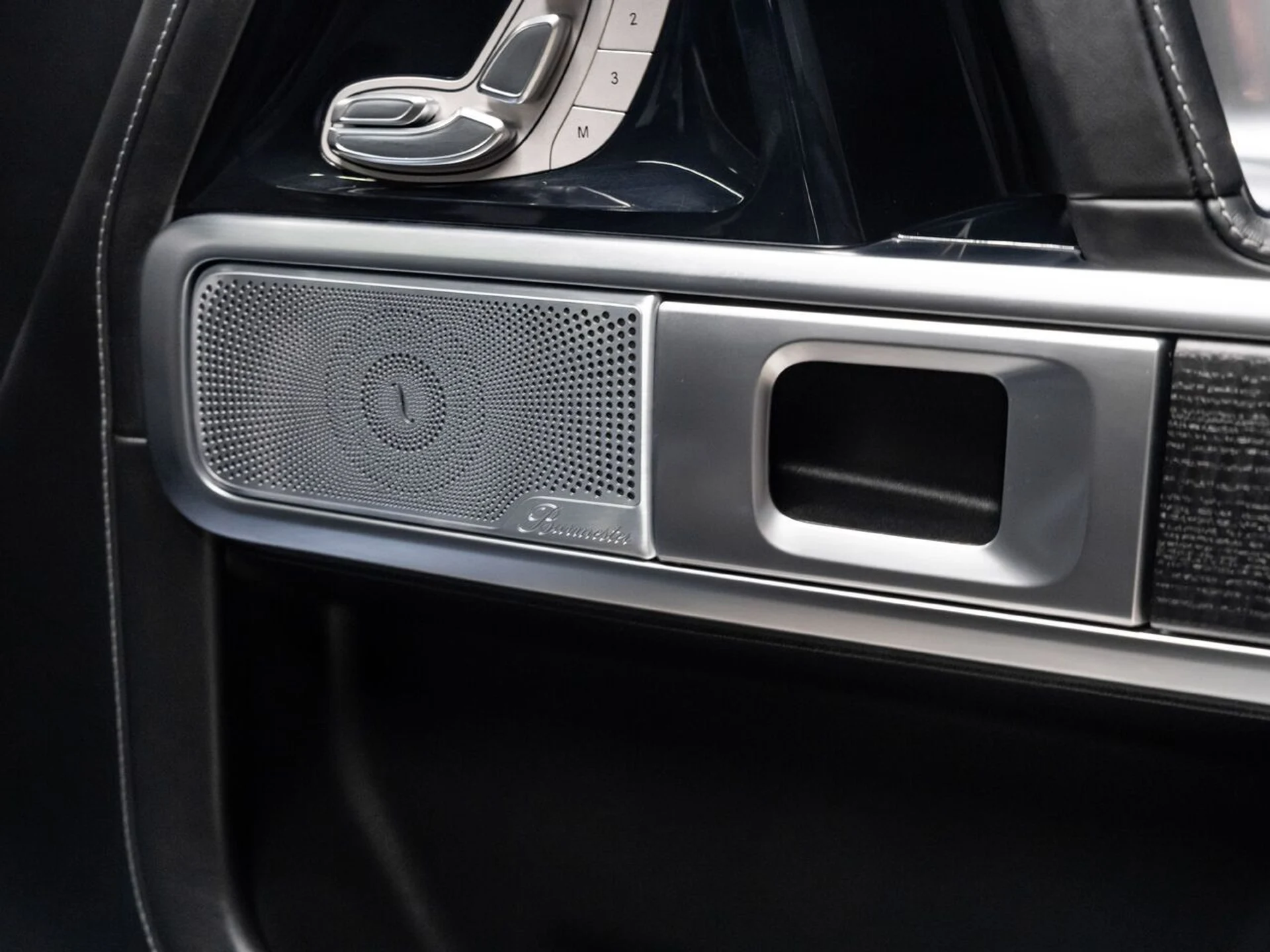 mph120_3130059175_mercedes_benz_g_class_2021_3082bf37af