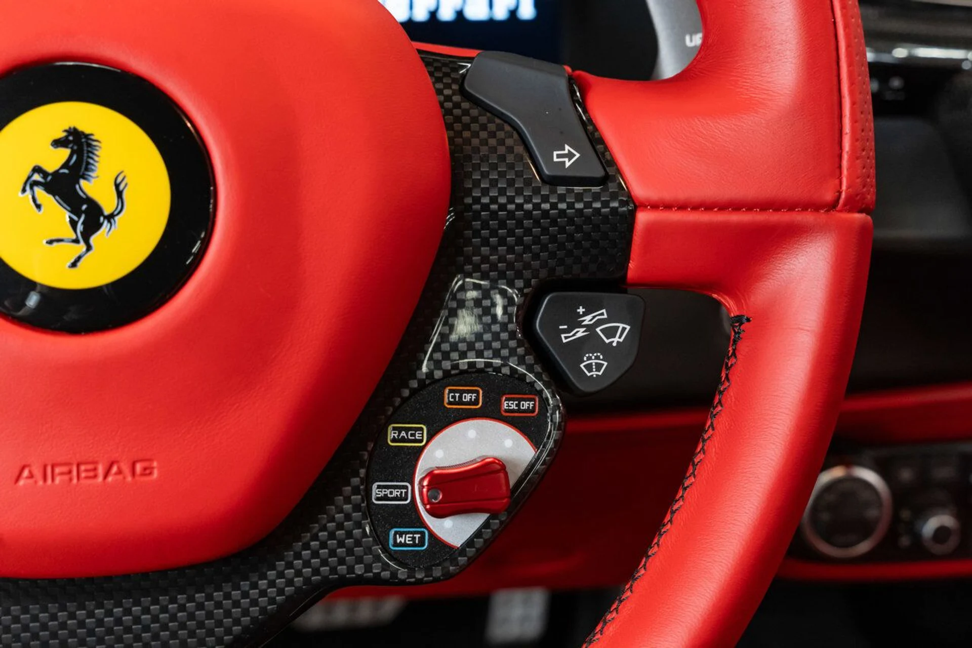 mph120_3935788087_ferrari_488_gtb_2018_691902e29d