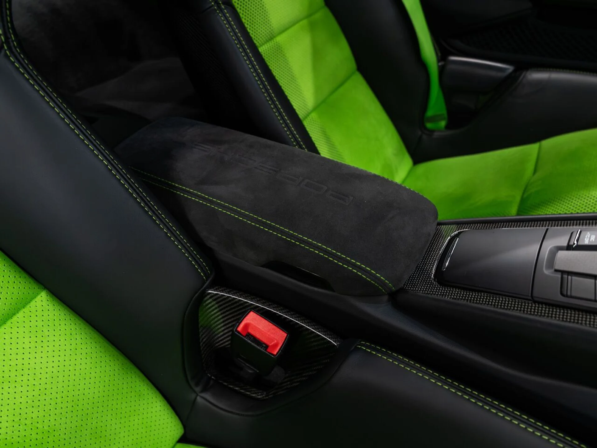mph120_641631864_porsche_911_2019_518933782a