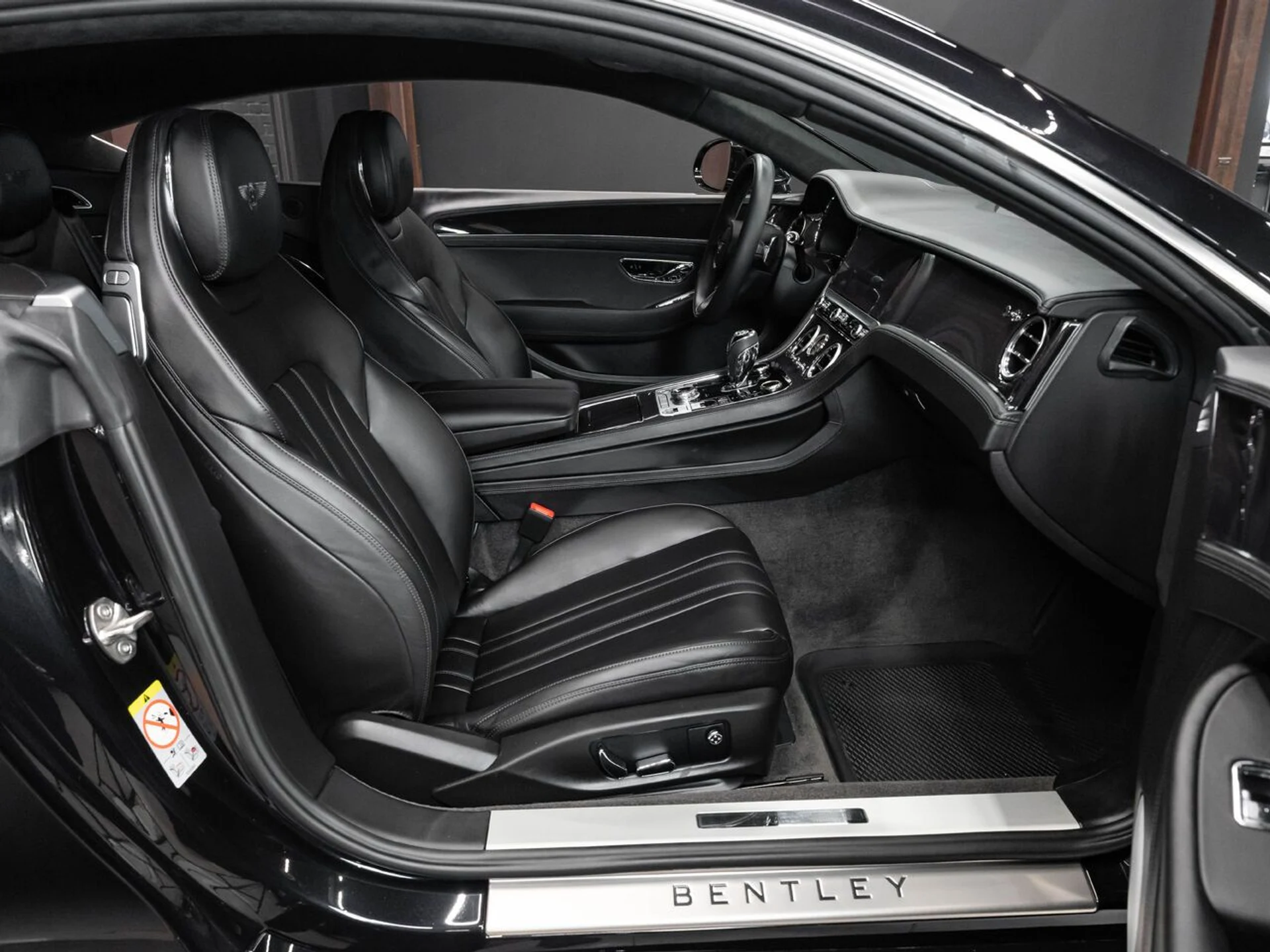 mph120_808440897_bentley_continental_2022_0c9a13f14c