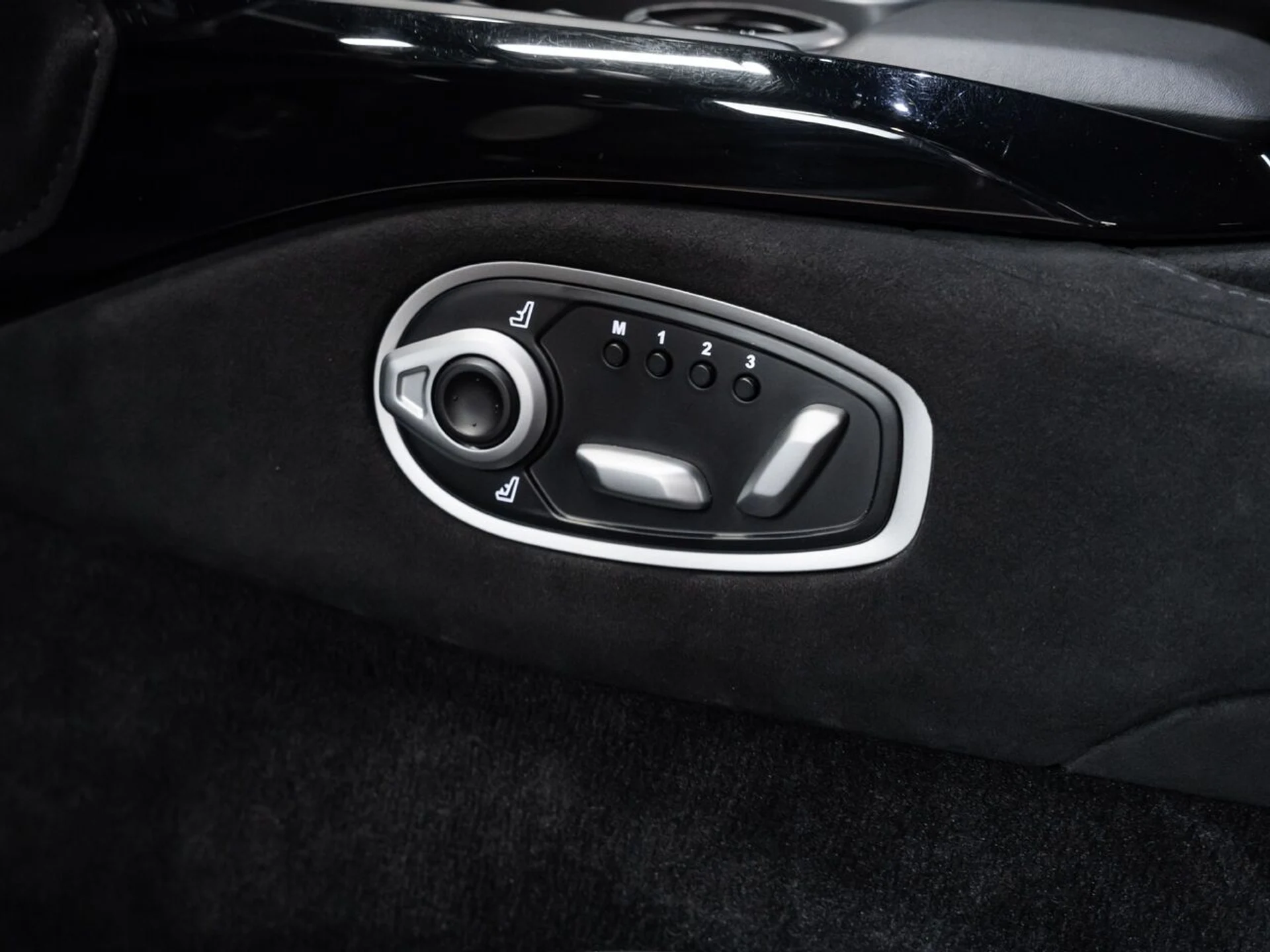 mph121_1797840876_aston_martin_vantage_2020_bf6f4837e6
