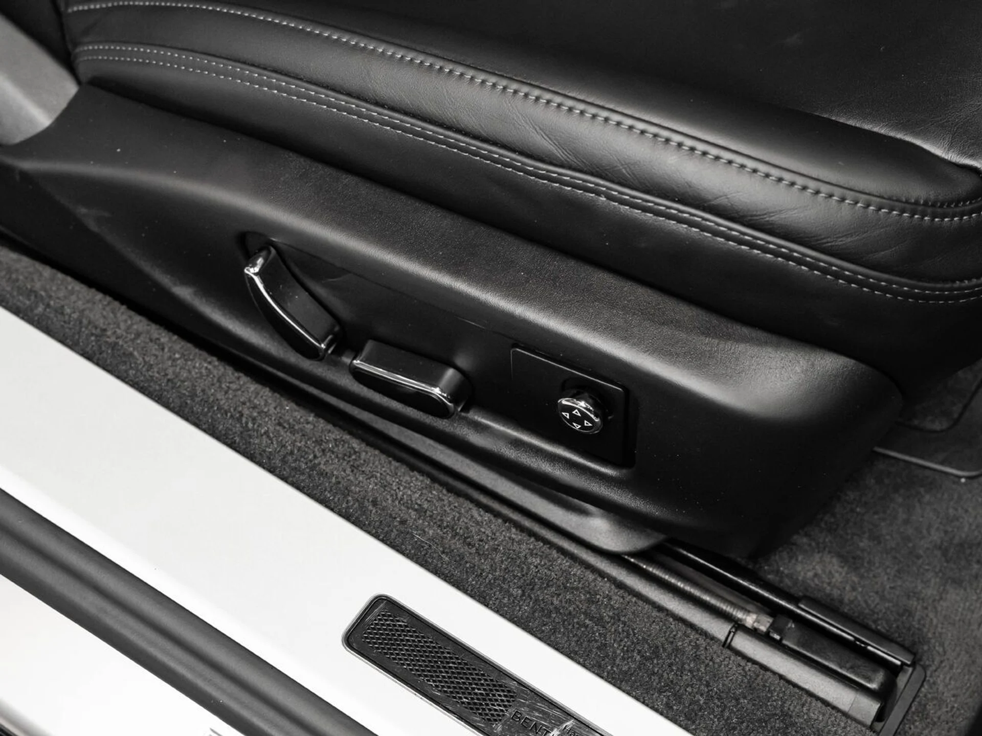 mph121_1876936256_bentley_continental_2022_748d744c6d