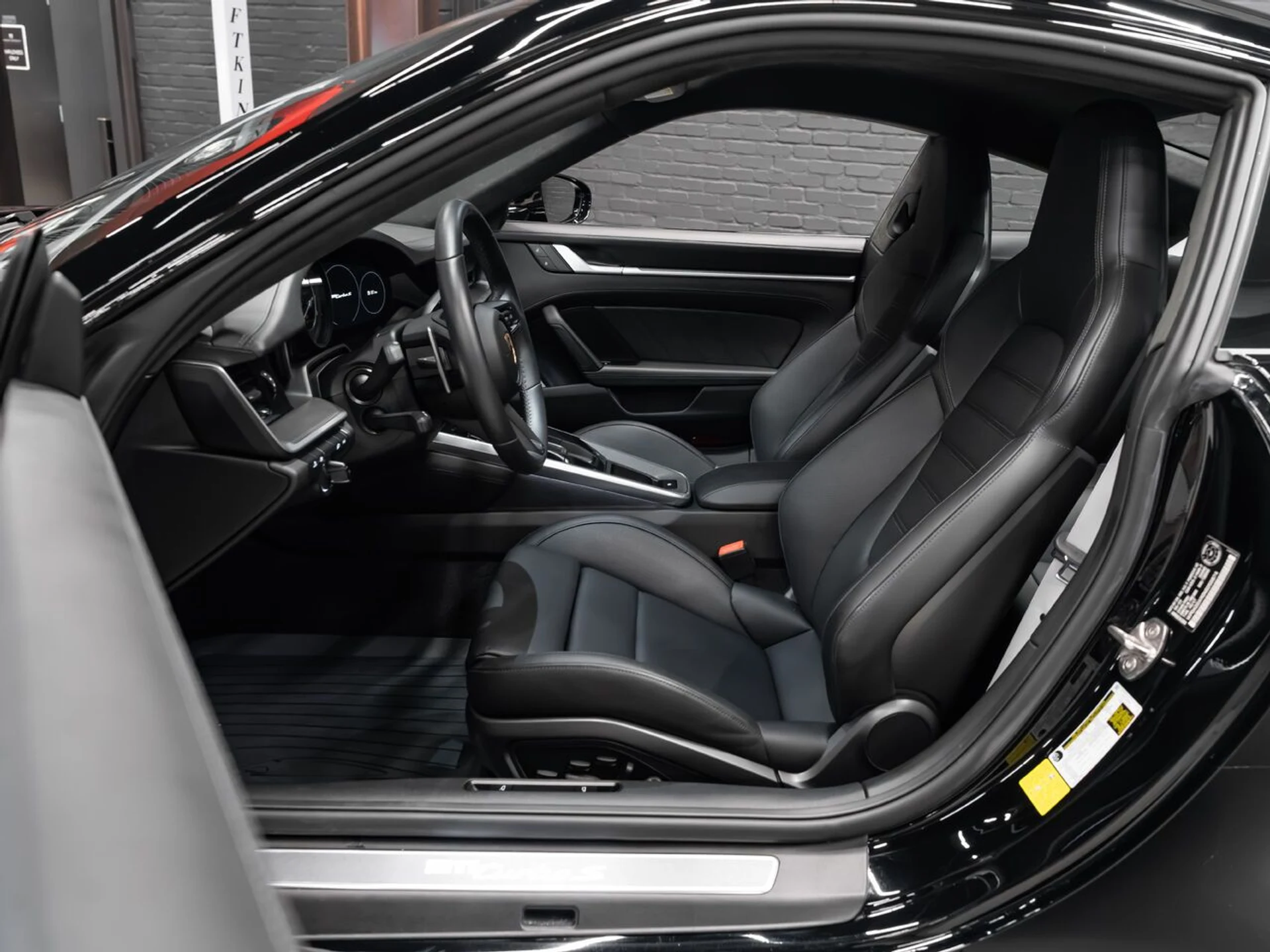 mph121_2451925400_porsche_911_2022_8009e1ab38