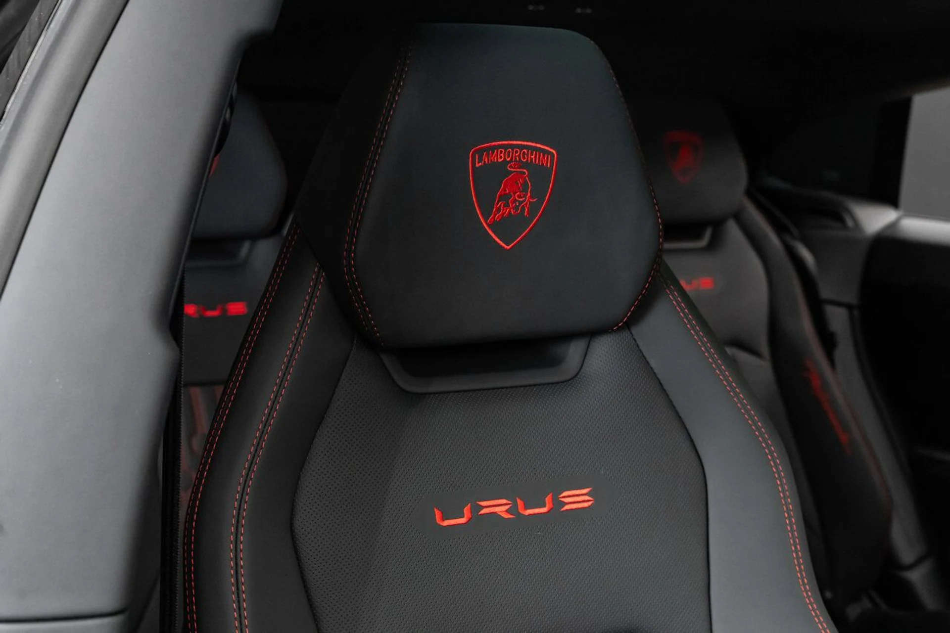 mph121_296783082_lamborghini_urus_2023_b04ec497fb