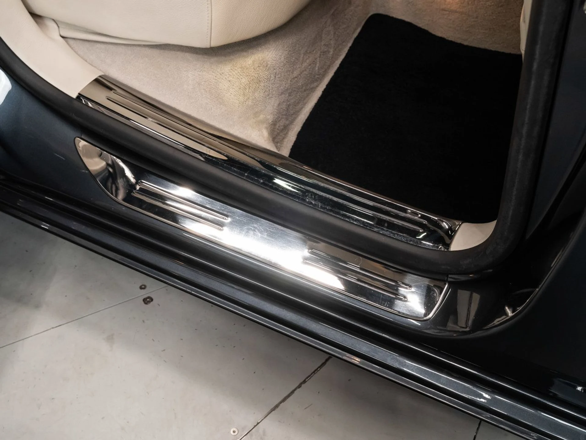 mph121_3974164473_rolls_royce_ghost_2012_60695db235