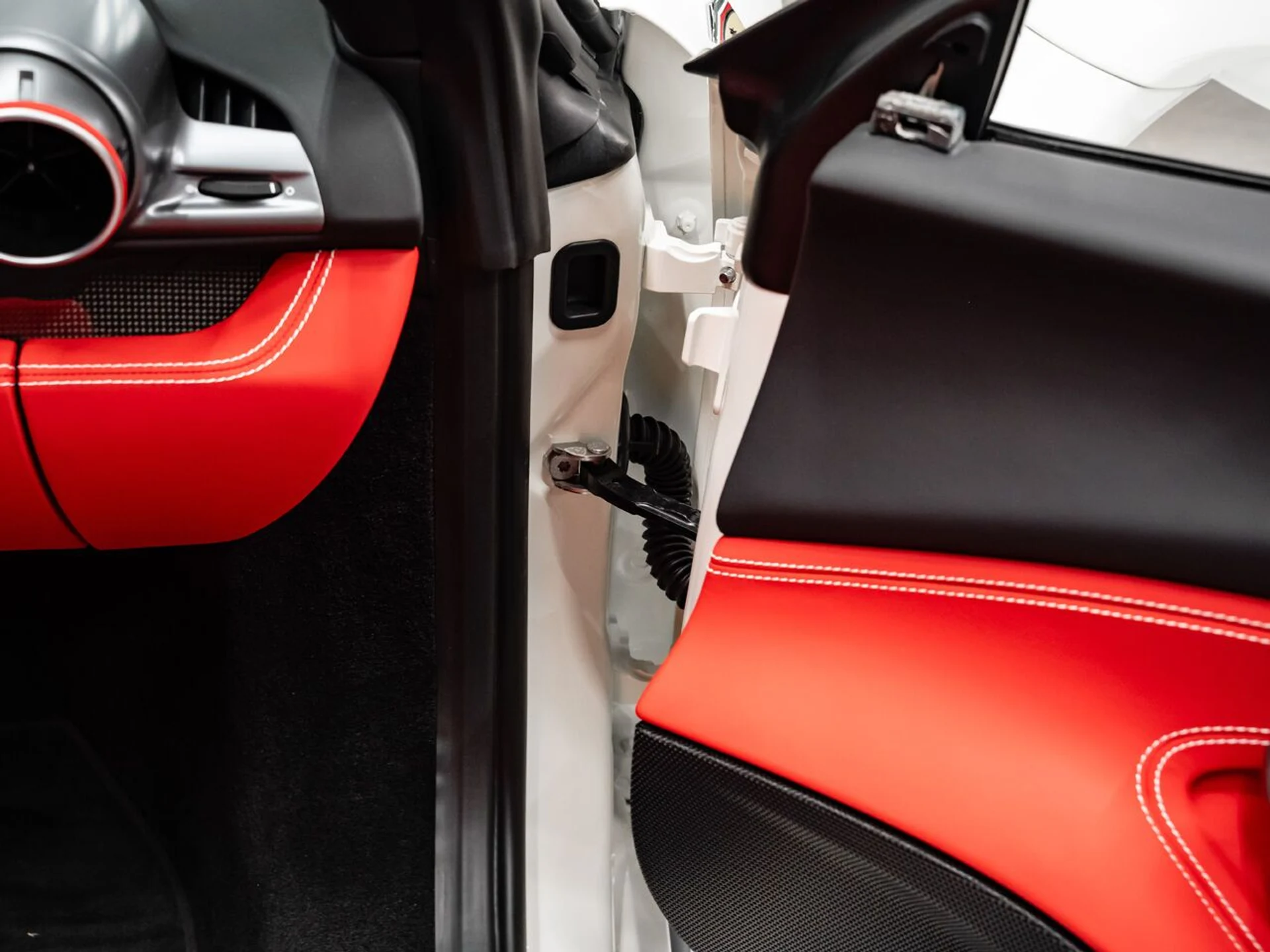 mph122_1178618227_ferrari_f8_spider_2022_071379418b