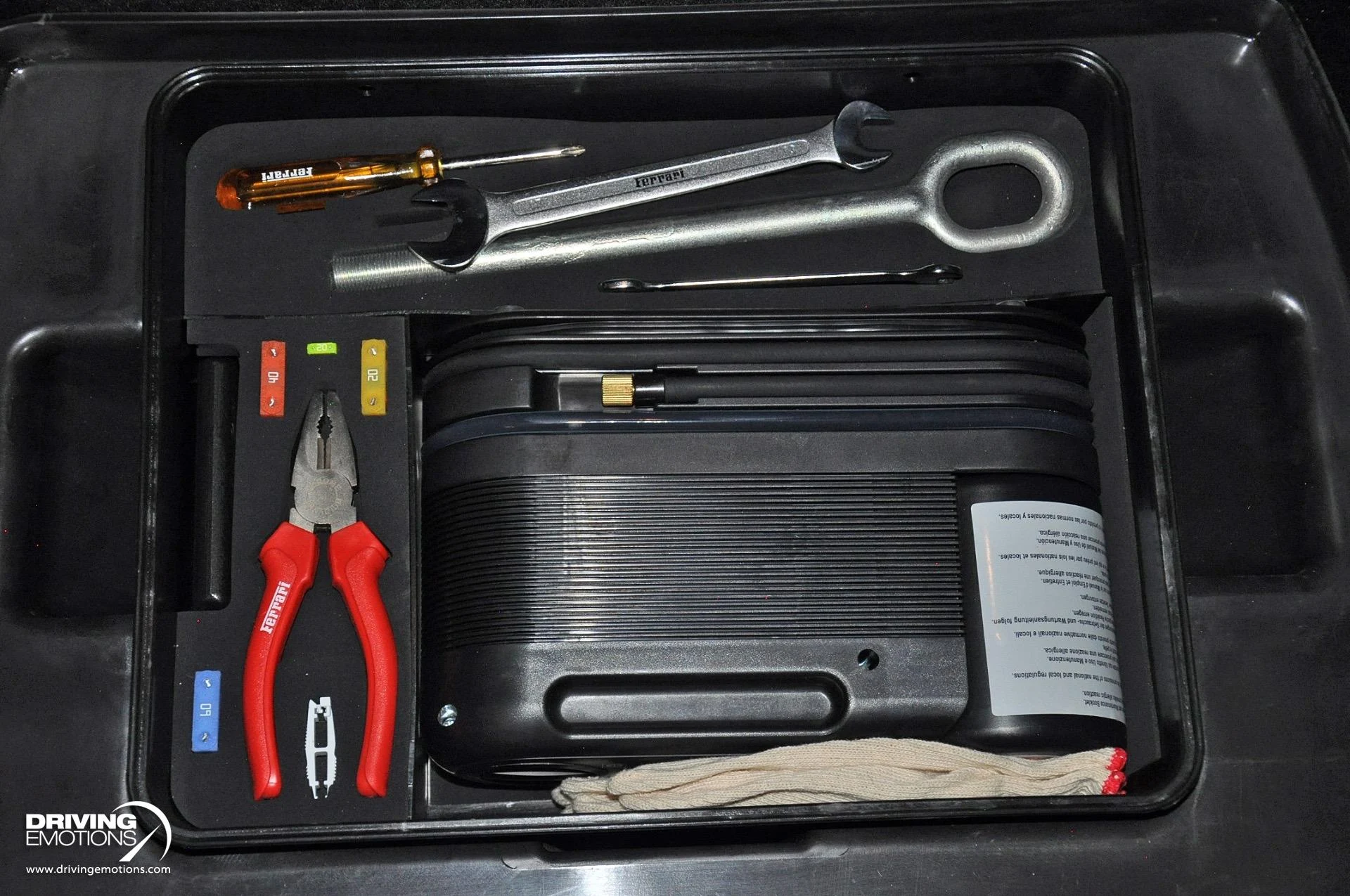 mph122_2952210649_867_p123_l_2046eece50