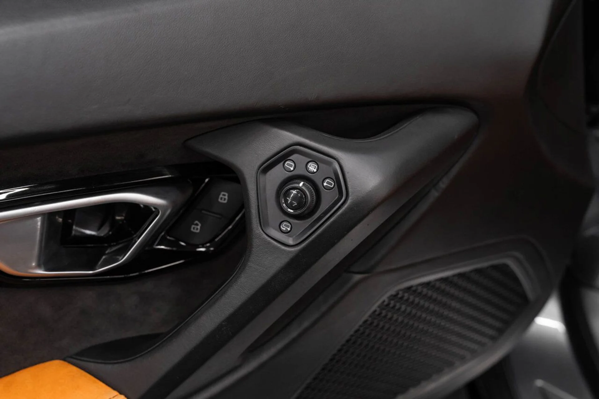 mph122_4081680868_lamborghini_huracan_2016_927f10b6d3