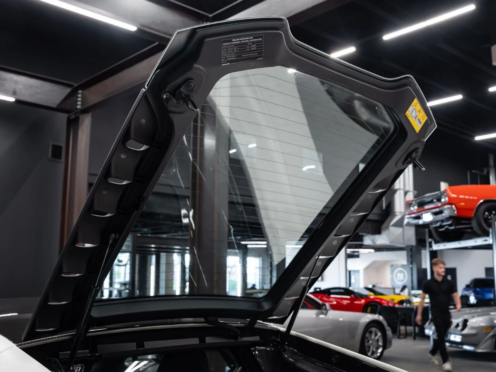 mph123_1317986532_mclaren_mp4_12c_2012_40e3a6f2ec