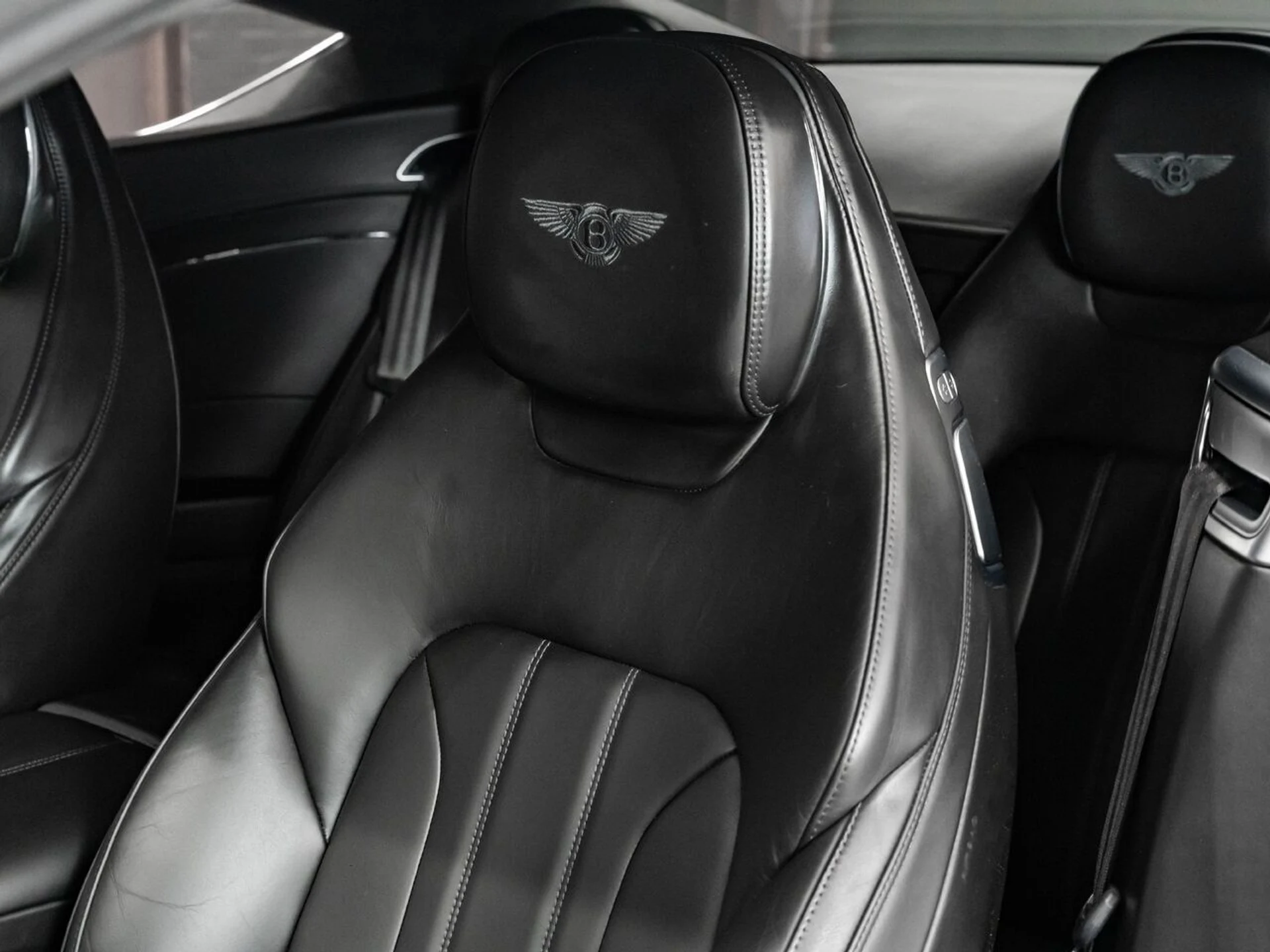 mph124_2741873237_bentley_continental_2022_95a2a47729