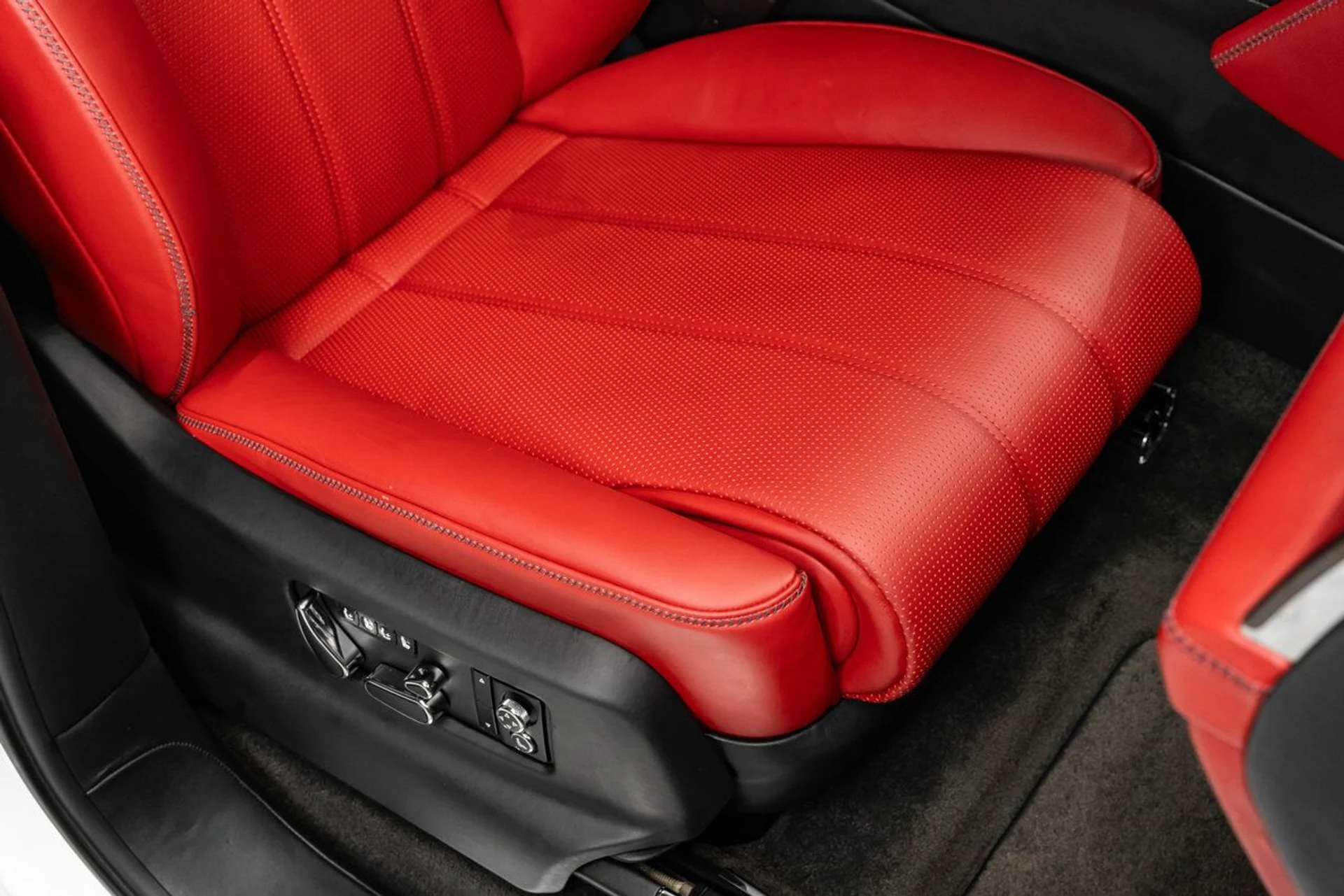 mph124_4191830877_bentley_bentayga_2019_f90915b37a