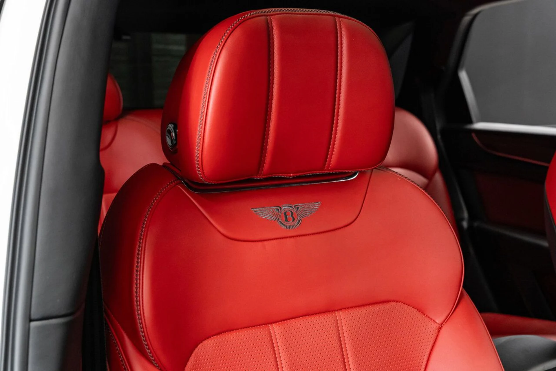 mph125_1064981281_bentley_bentayga_2019_935aabd4a4