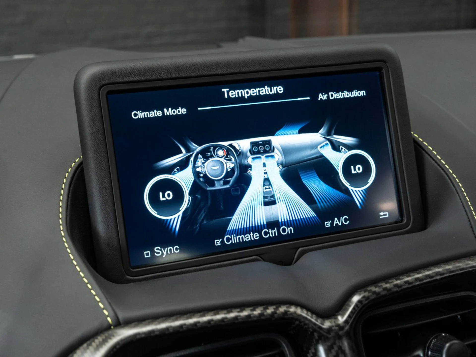 mph125_2029548487_aston_martin_vantage_2023_d1cb50c33f
