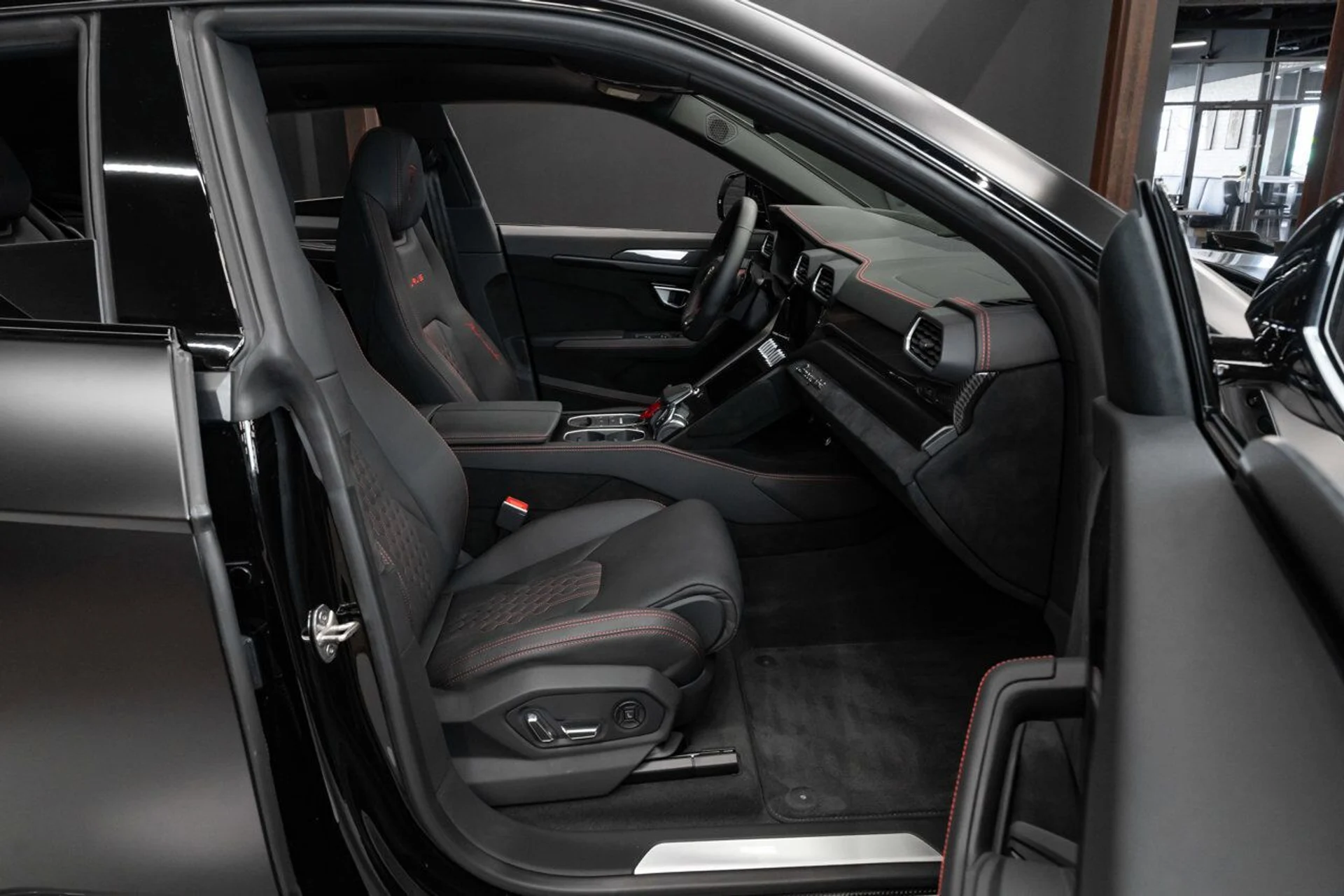 mph125_2532688150_lamborghini_urus_2023_7577a0d078