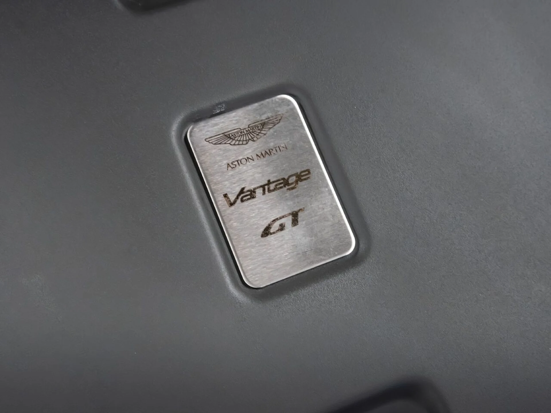mph125_3401570694_aston_martin_v8_vantage_2015_79649ea524