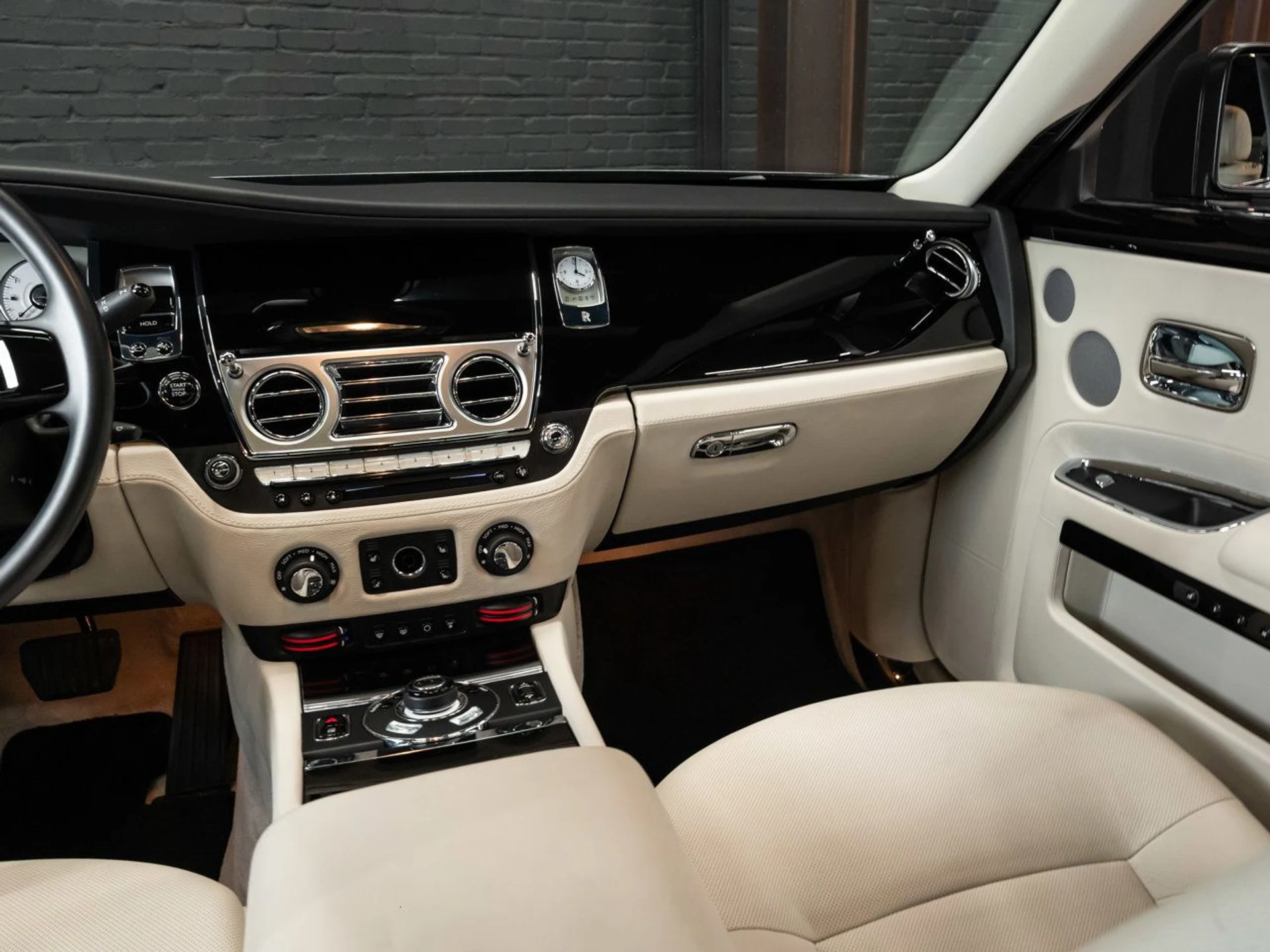 mph125_3597364061_rolls_royce_ghost_2012_451880fd6b