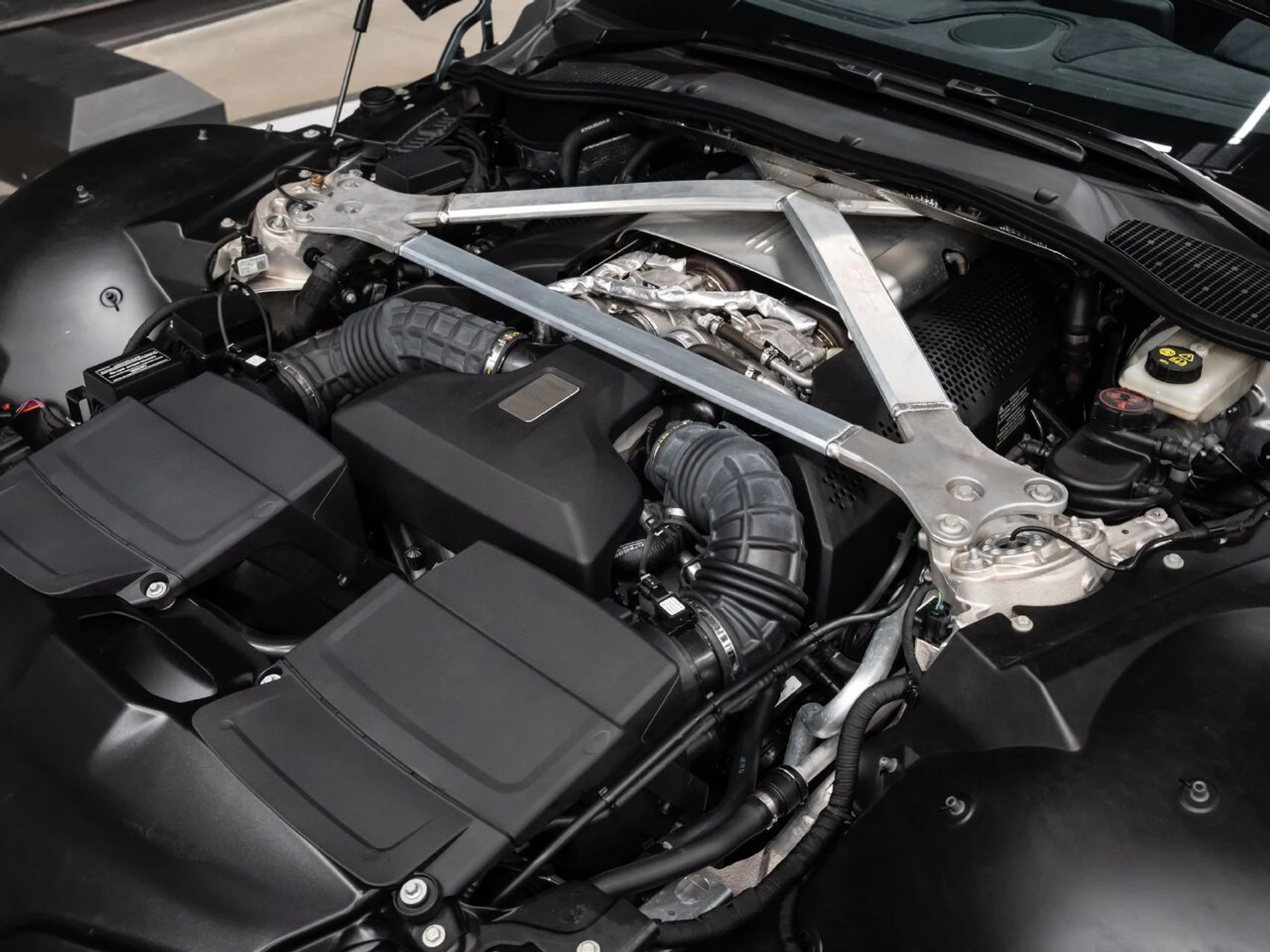 mph126_1003329597_aston_martin_vantage_2020_93e8bee08e