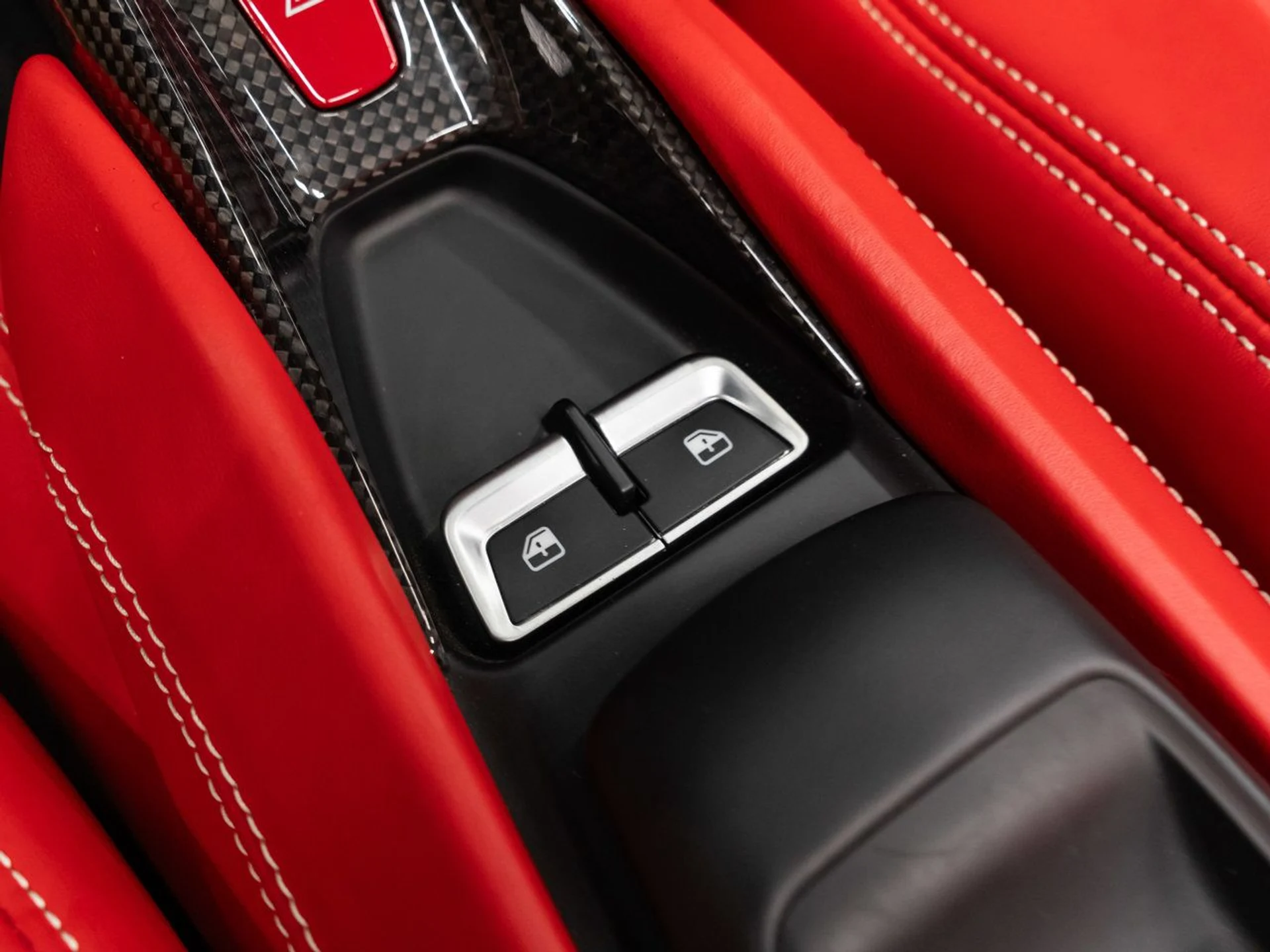 mph126_1999011412_ferrari_f8_spider_2021_0211601ad8