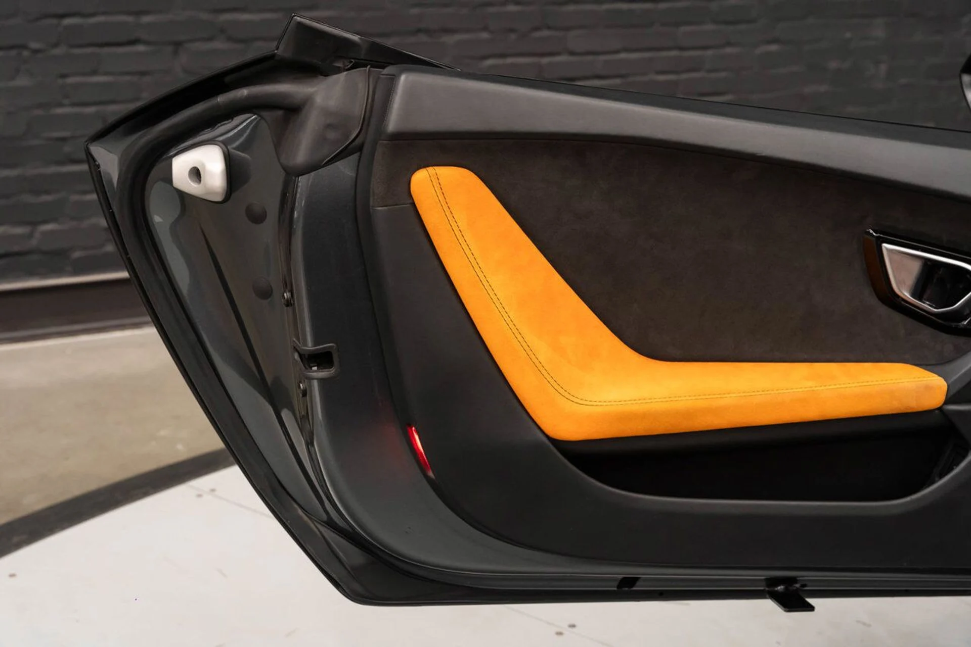 mph126_2251916051_lamborghini_huracan_2016_0583a22ee2