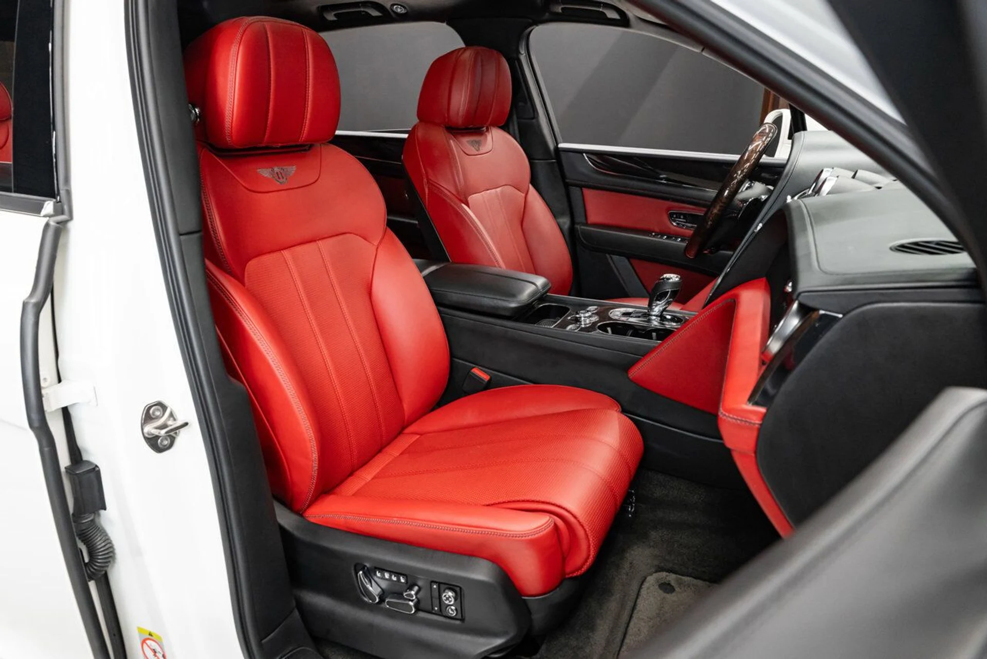 mph126_3719302210_bentley_bentayga_2019_d75ca3e405