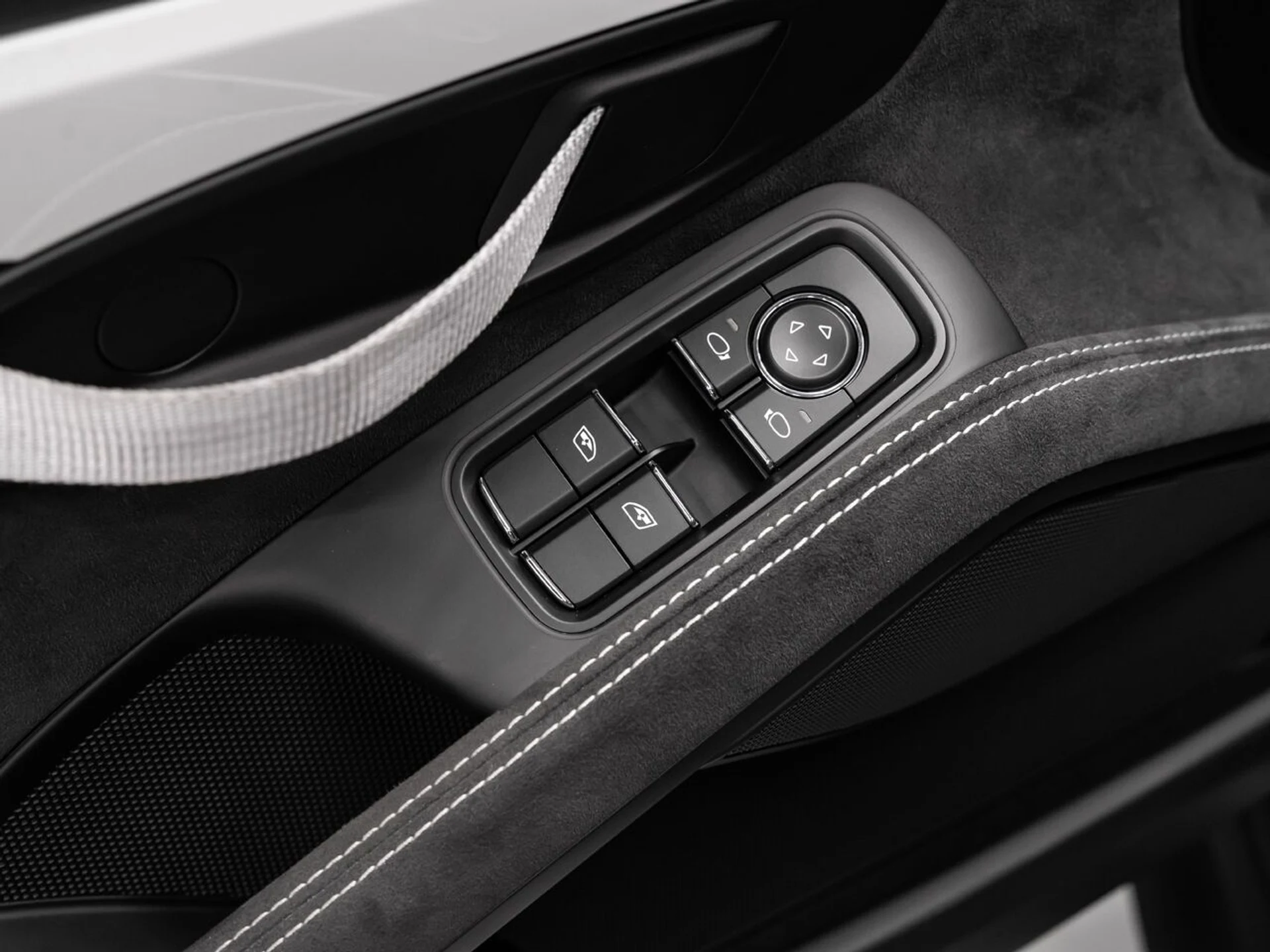 mph126_4276282341_porsche_911_2019_5f0a2b2f8a
