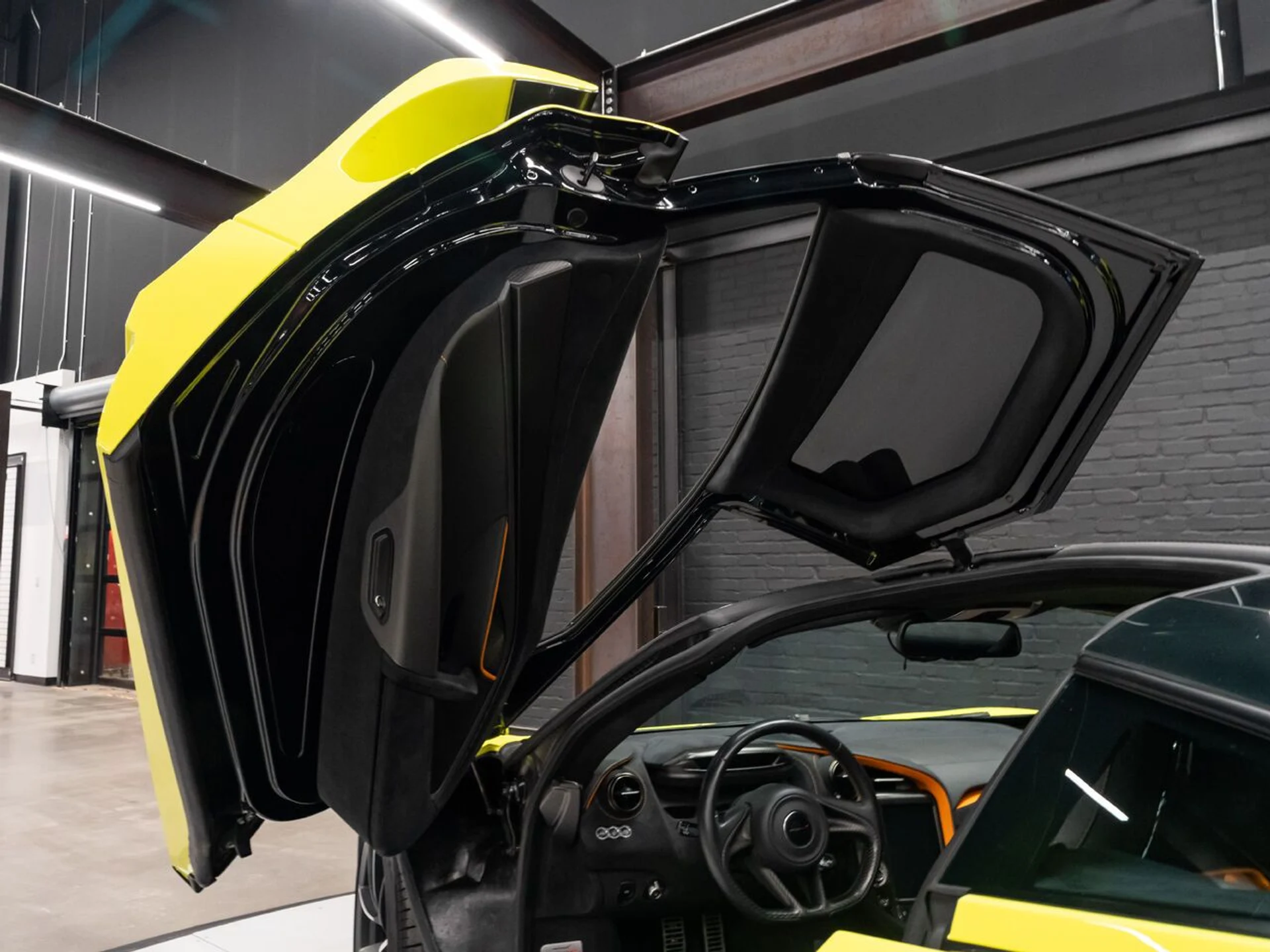 mph126_701439198_mclaren_720s_2018_f61a385285