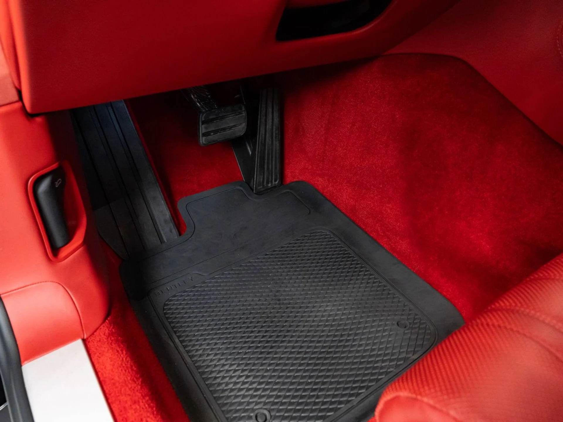 mph127_1813500587_bentley_continental_2020_5e11d79f74