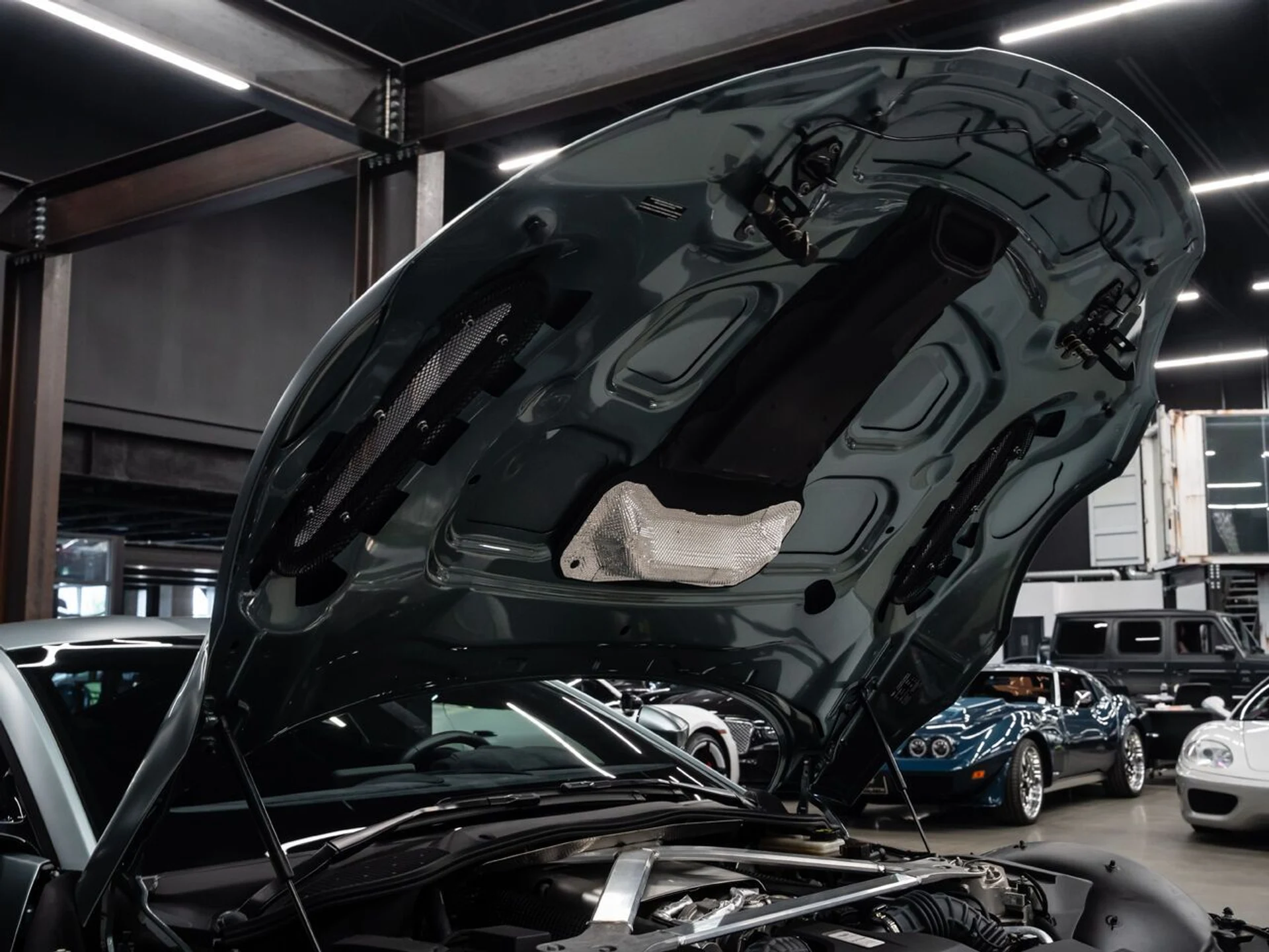mph127_2957322936_aston_martin_vantage_2020_a37fddde68